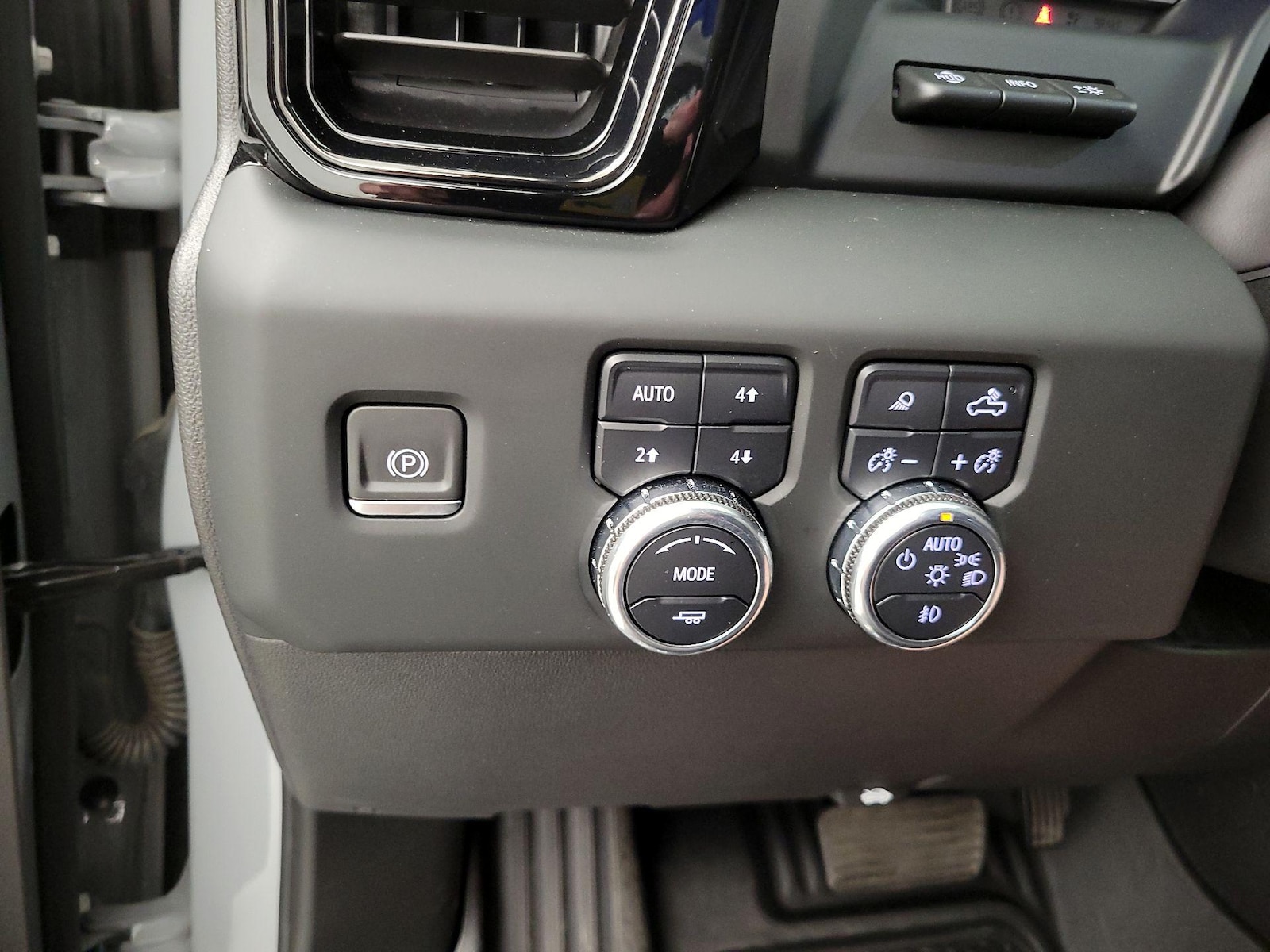 2024 GMC Sierra 1500 AT4X - Photo 14