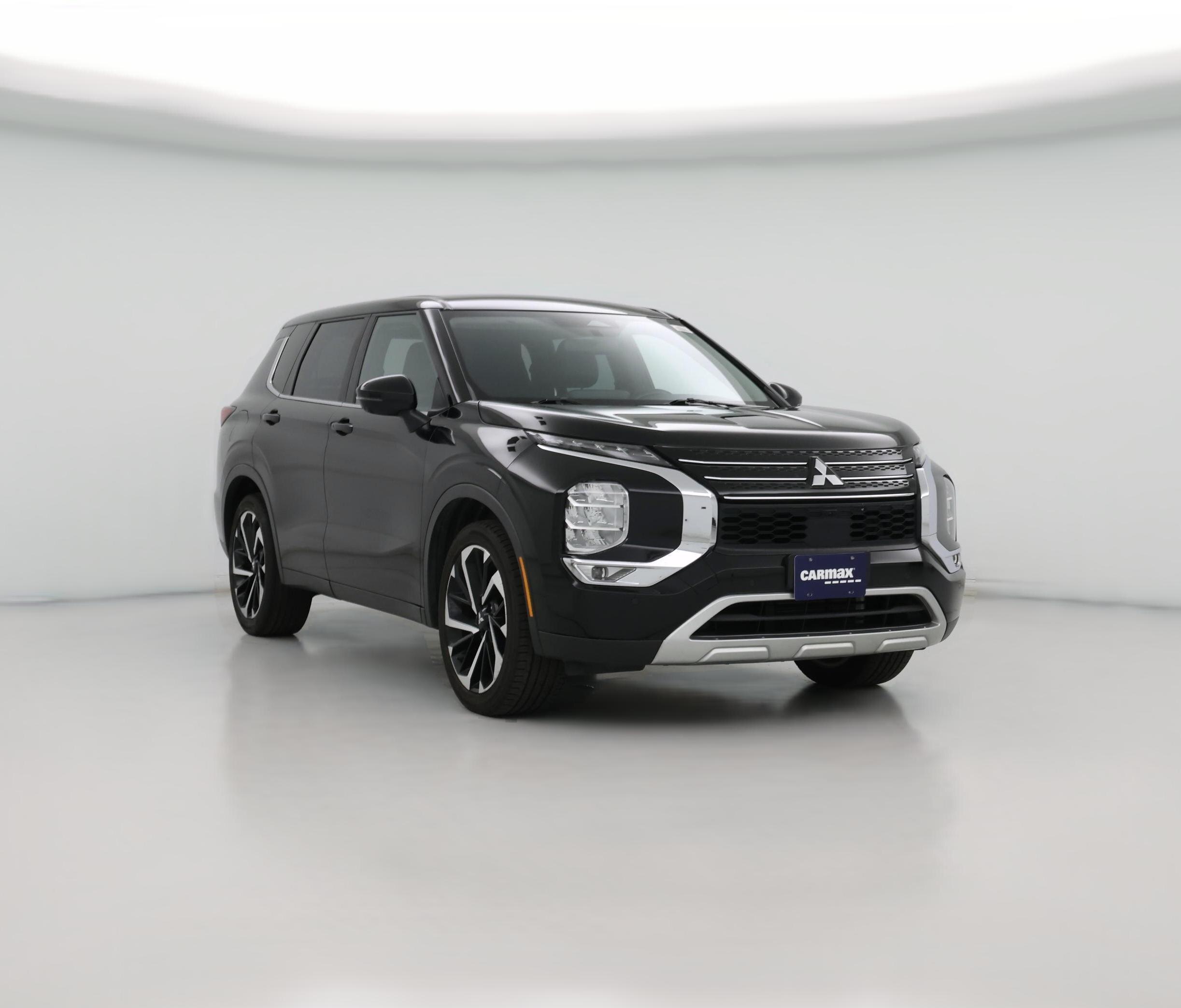 Thumbnail: 2023 Mitsubishi Outlander - 1