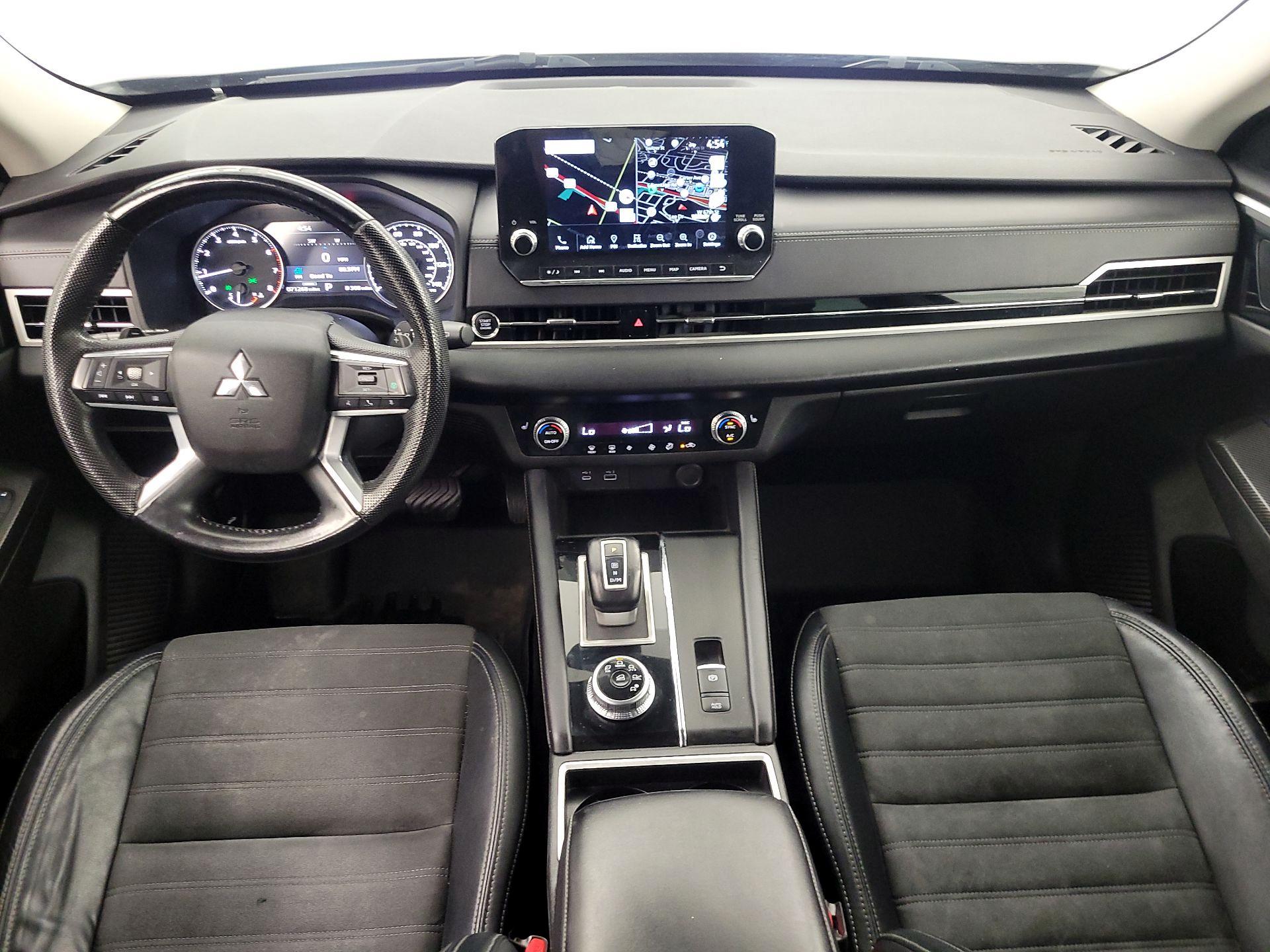 Thumbnail: 2023 Mitsubishi Outlander - 9