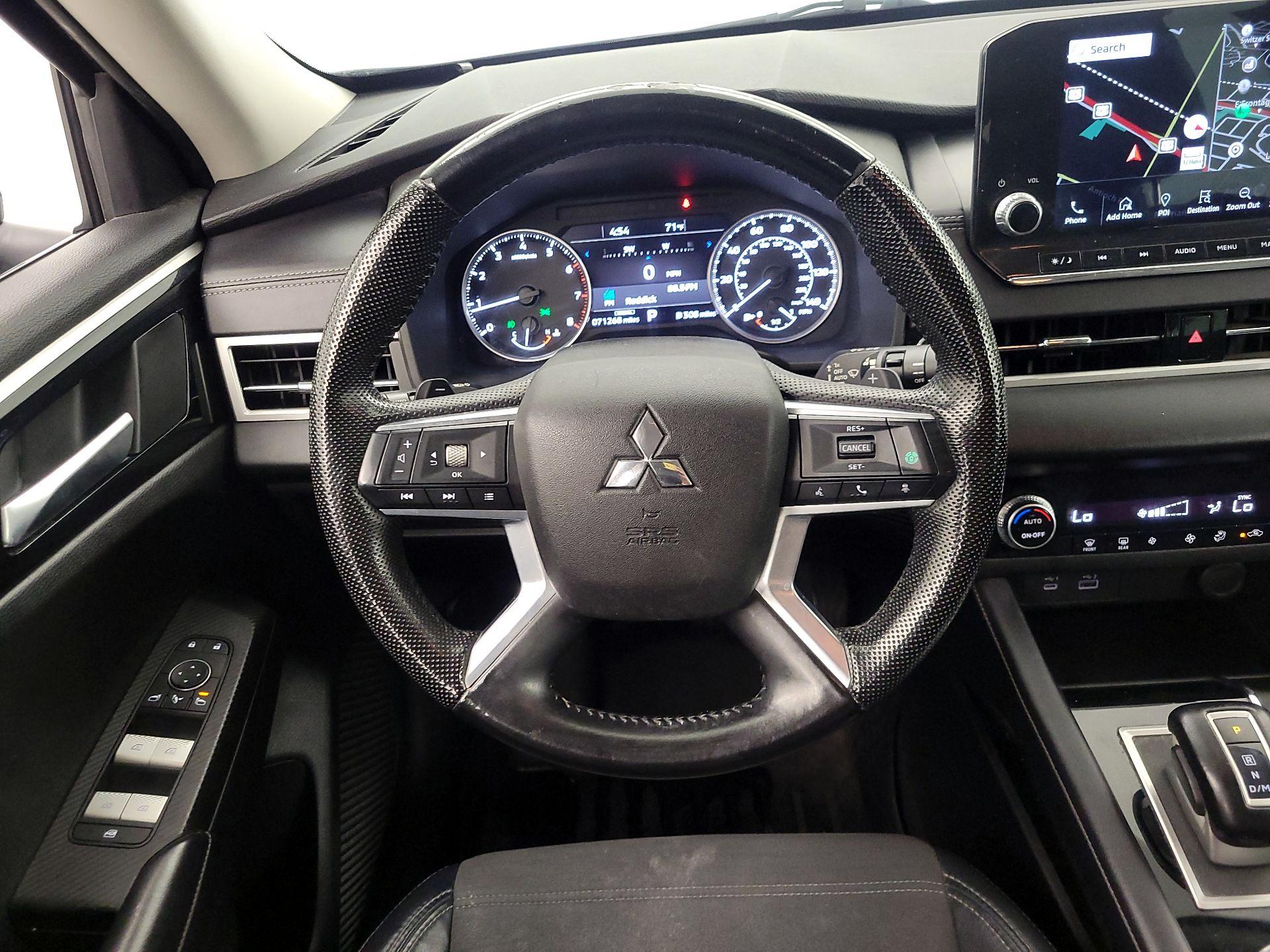 Thumbnail: 2023 Mitsubishi Outlander - 10