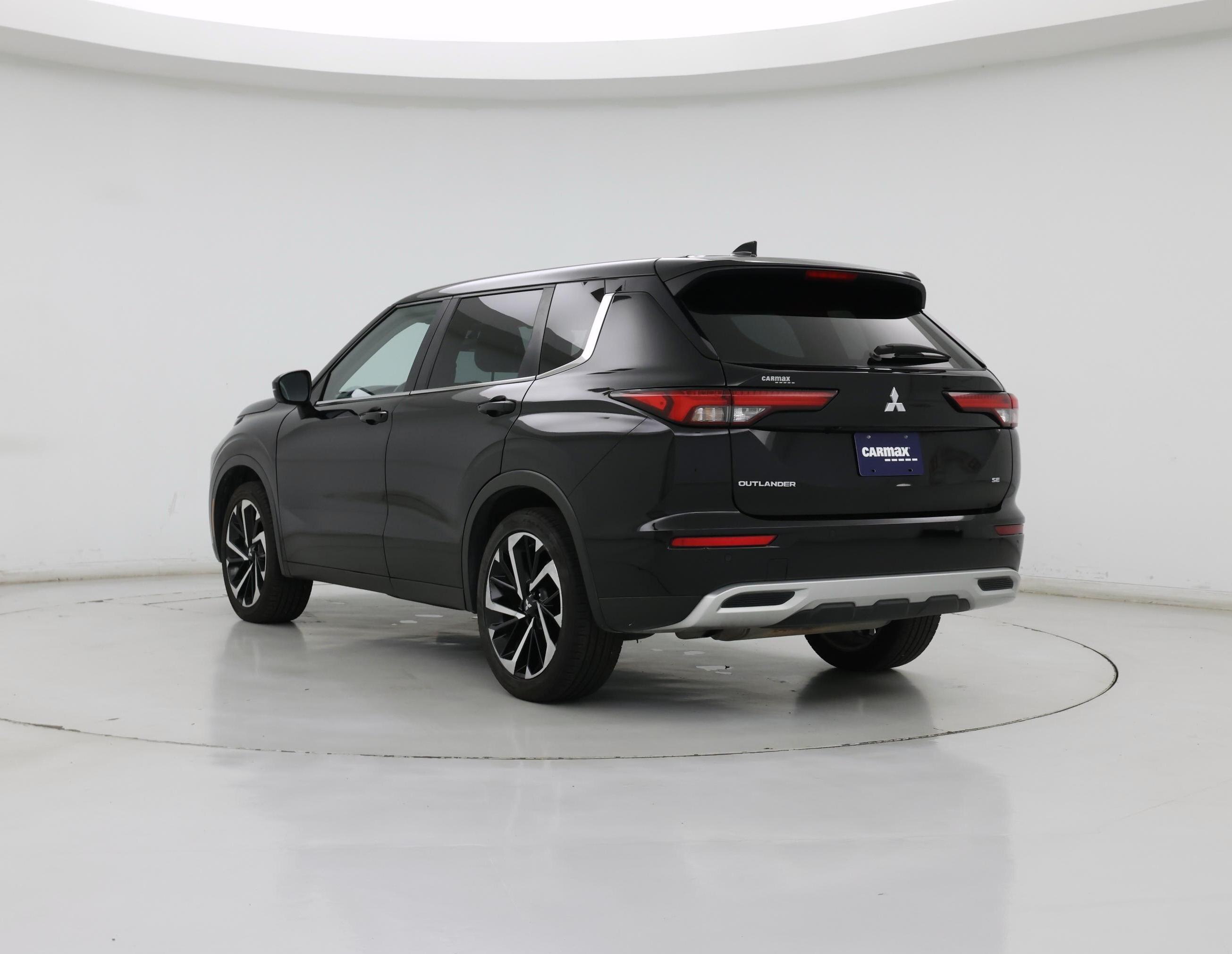 Thumbnail: 2023 Mitsubishi Outlander - 2