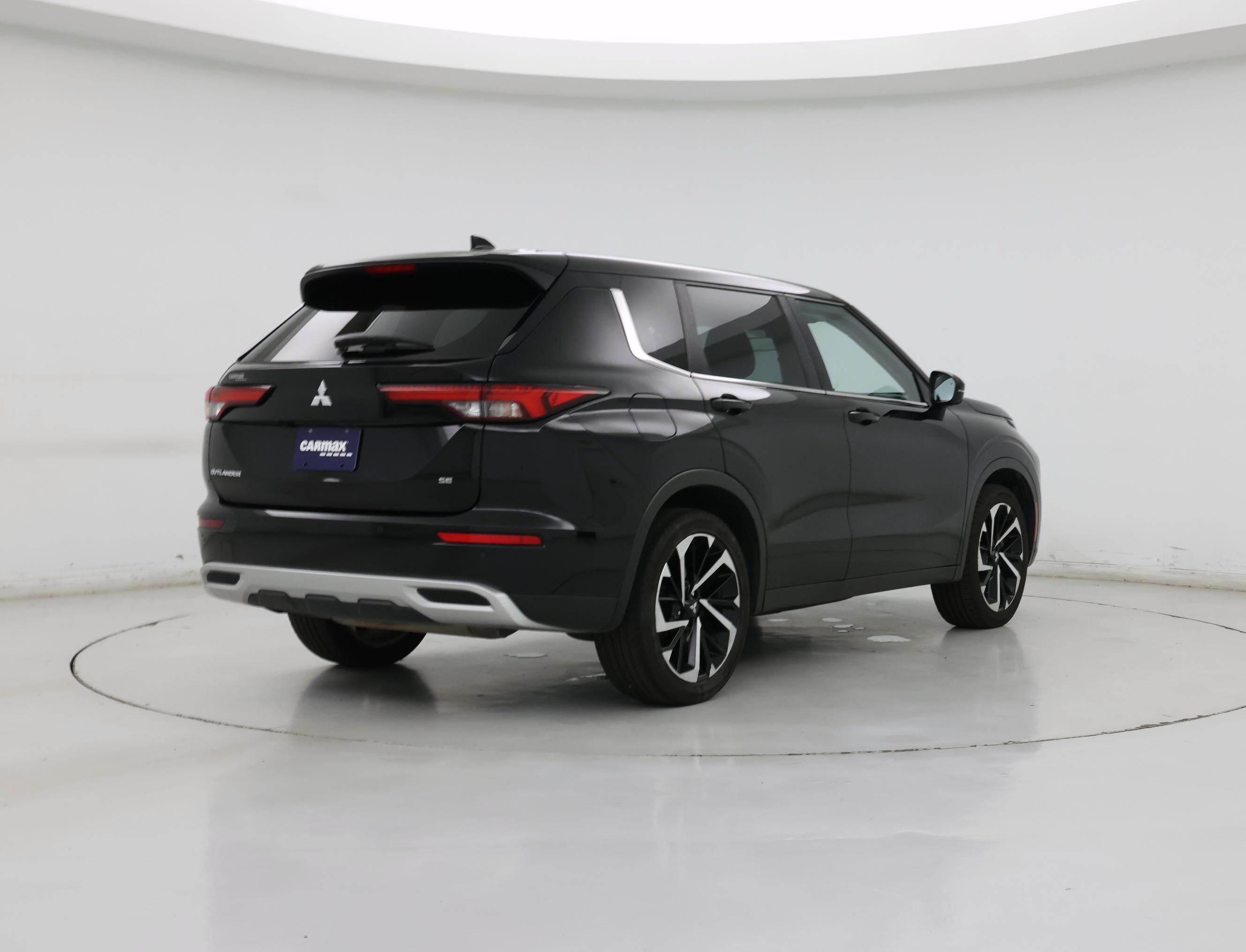 Thumbnail: 2023 Mitsubishi Outlander - 8