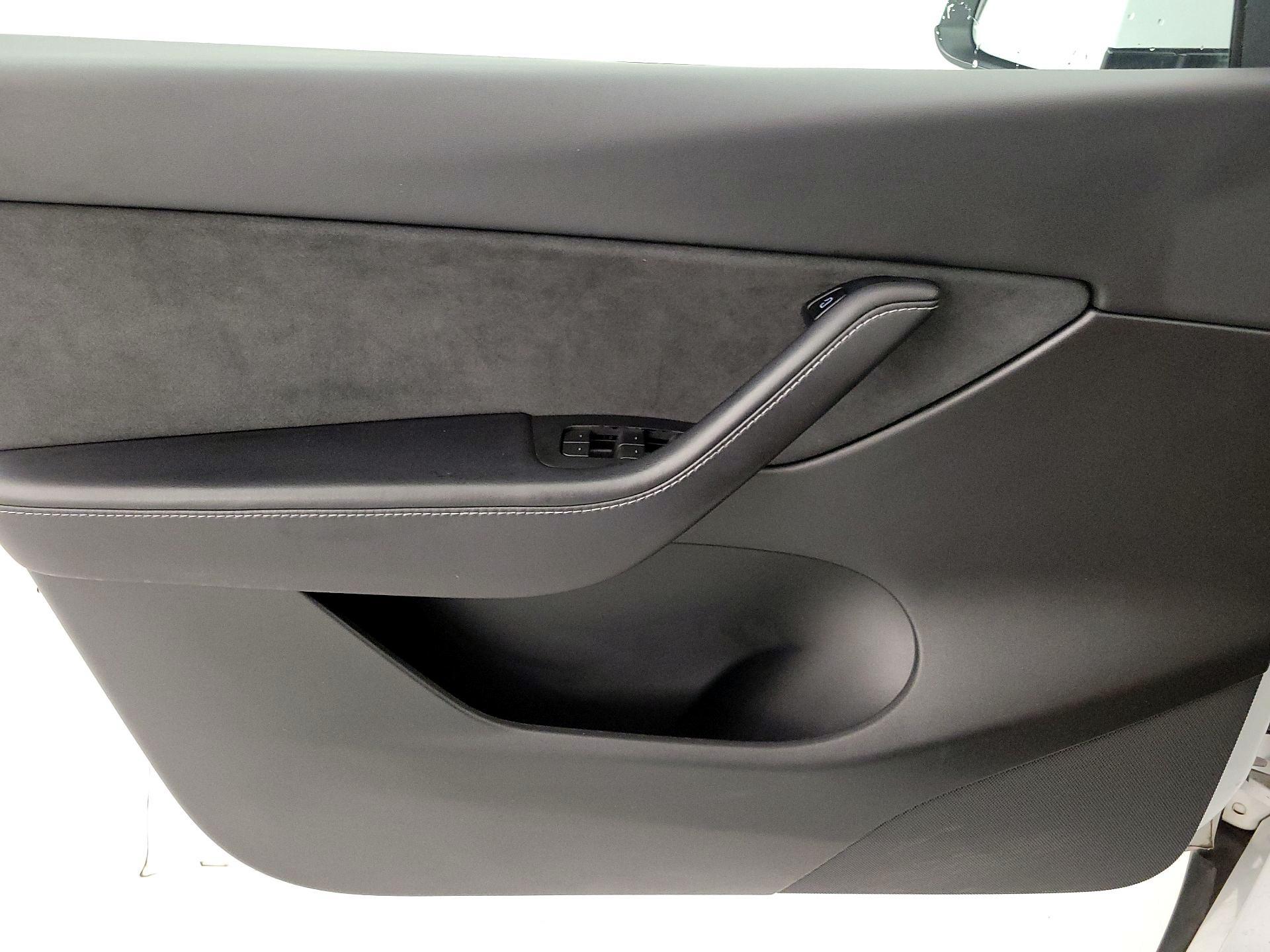 Thumbnail: 2022 Tesla Model Y - 12