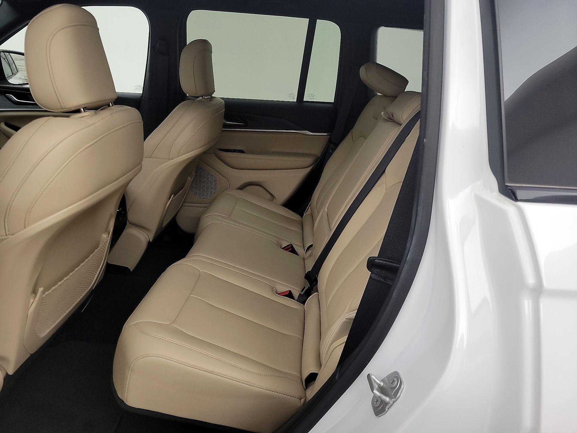 Thumbnail: 2023 Jeep Grand Cherokee - 20