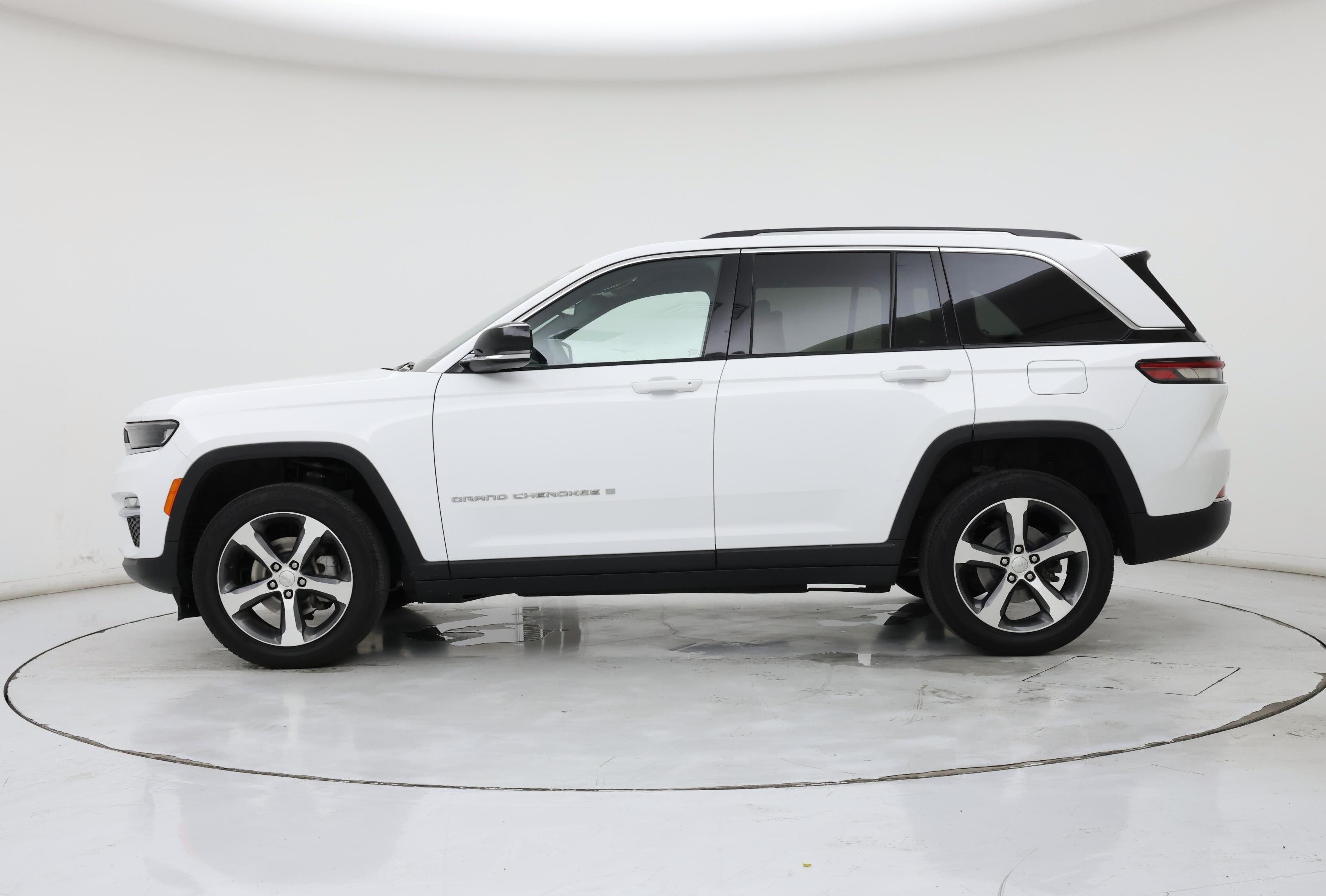 Thumbnail: 2023 Jeep Grand Cherokee - 3