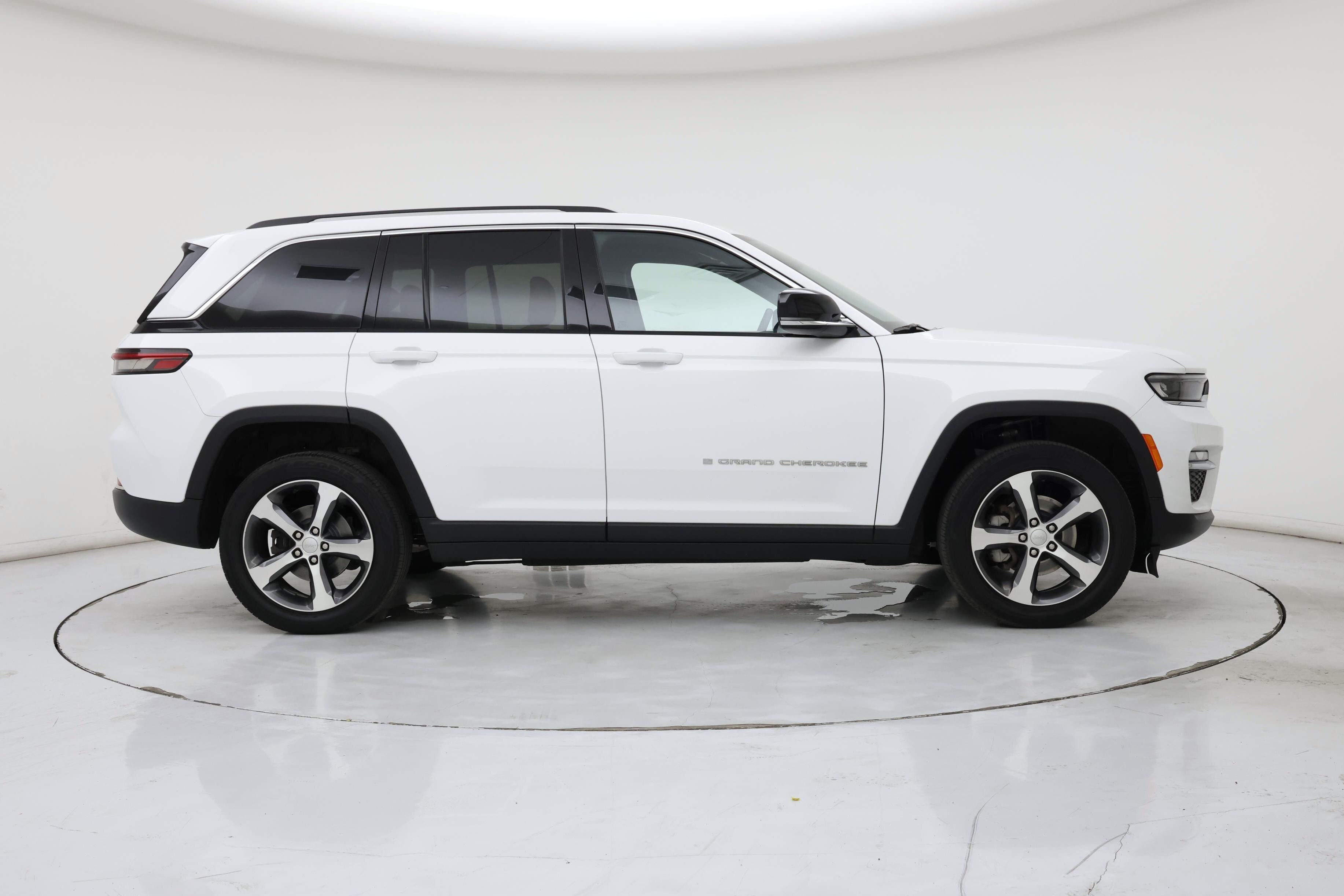 Thumbnail: 2023 Jeep Grand Cherokee - 7