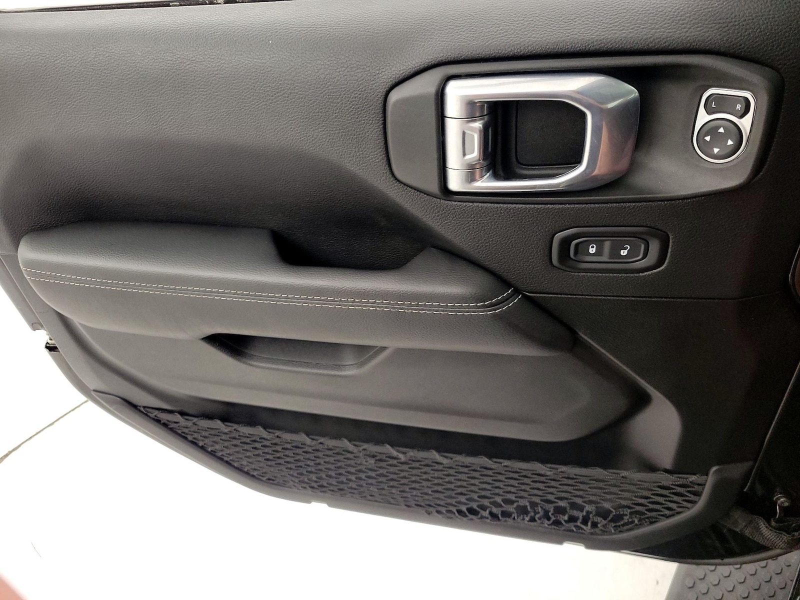 2022 Jeep Wrangler Unlimited Sahara - Photo 13