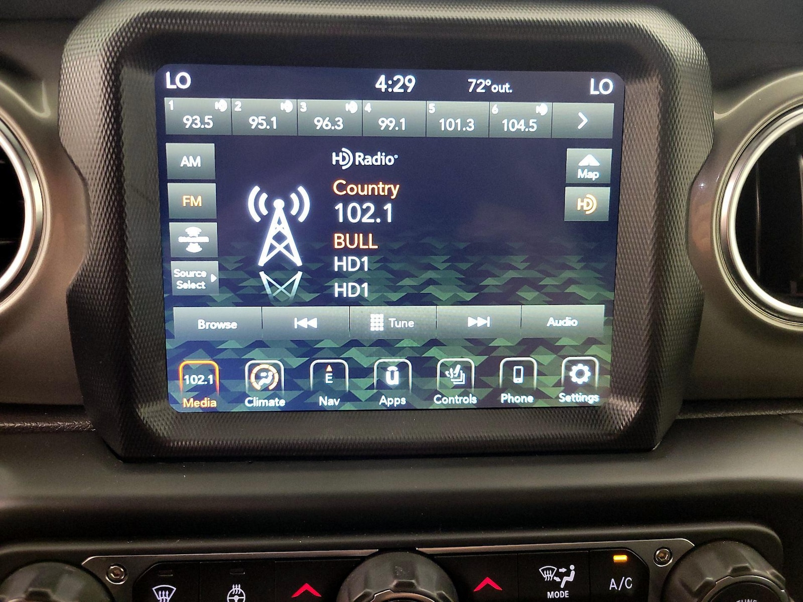 2022 Jeep Wrangler Unlimited Sahara - Photo 17