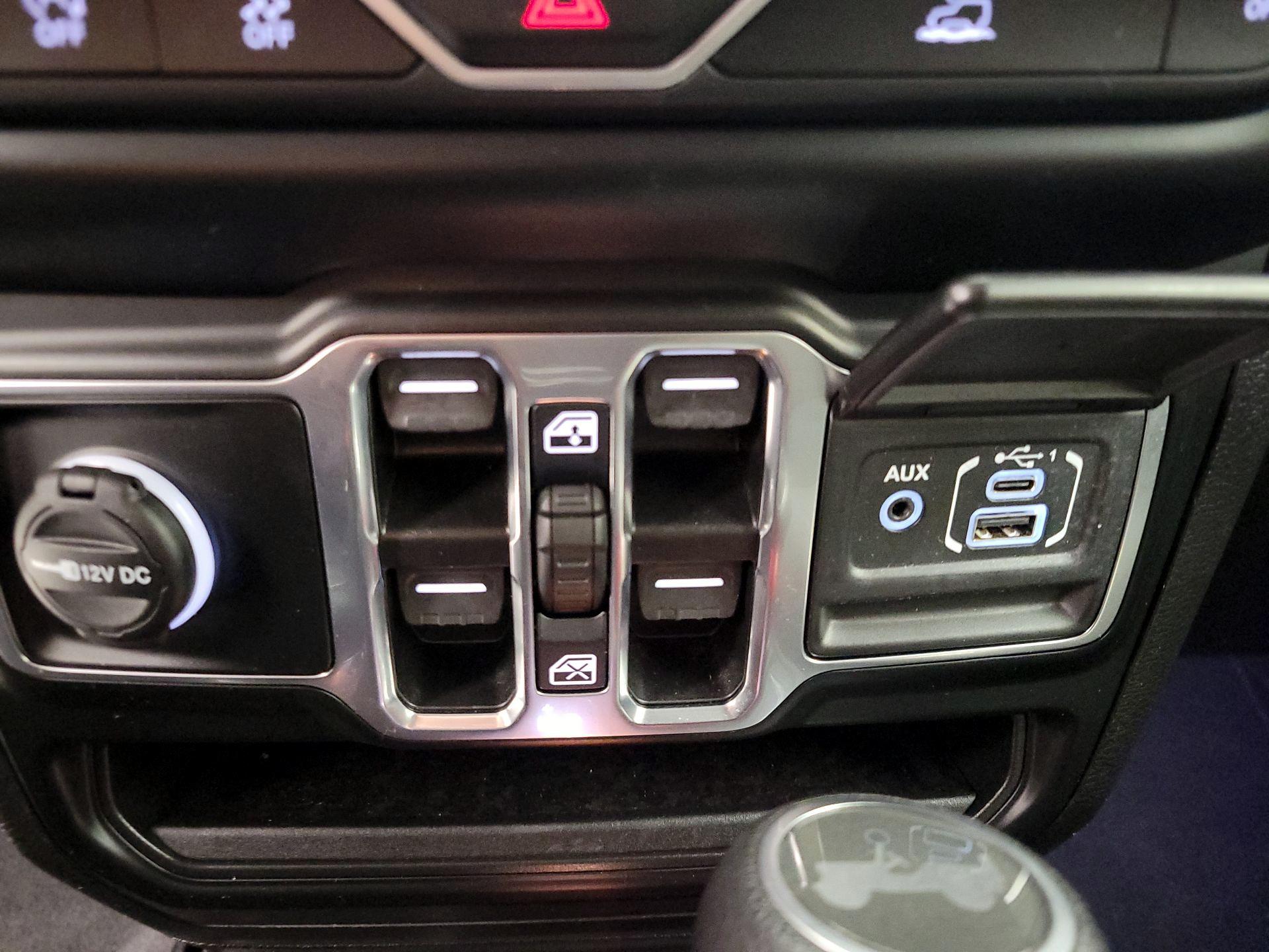 Thumbnail: 2022 Jeep Wrangler - 19