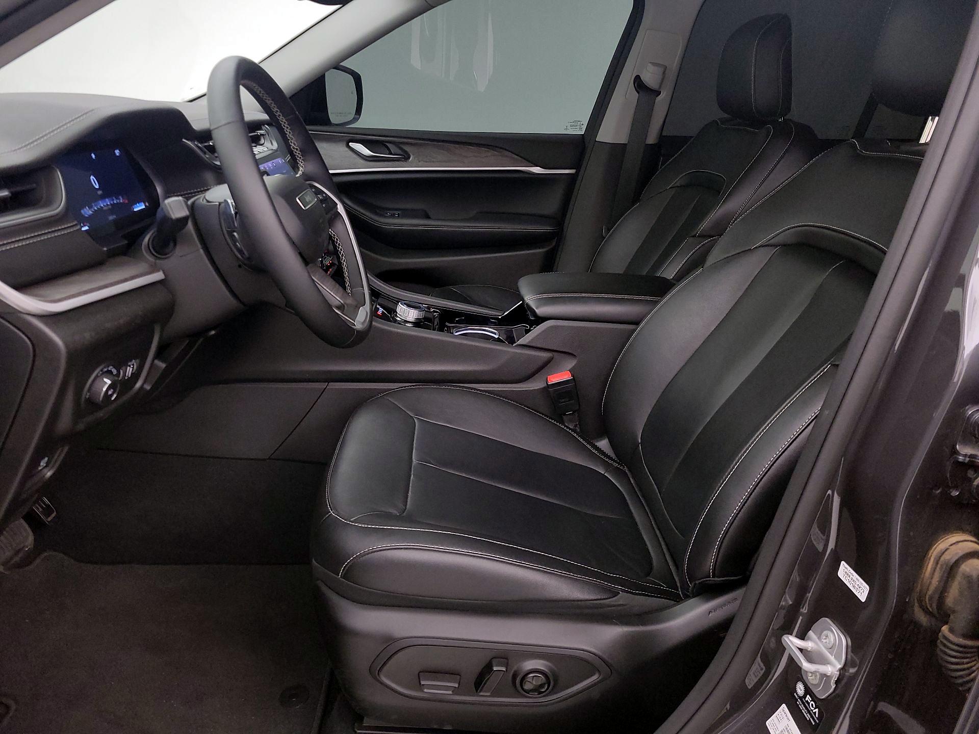 Thumbnail: 2022 Jeep Grand Cherokee - 11