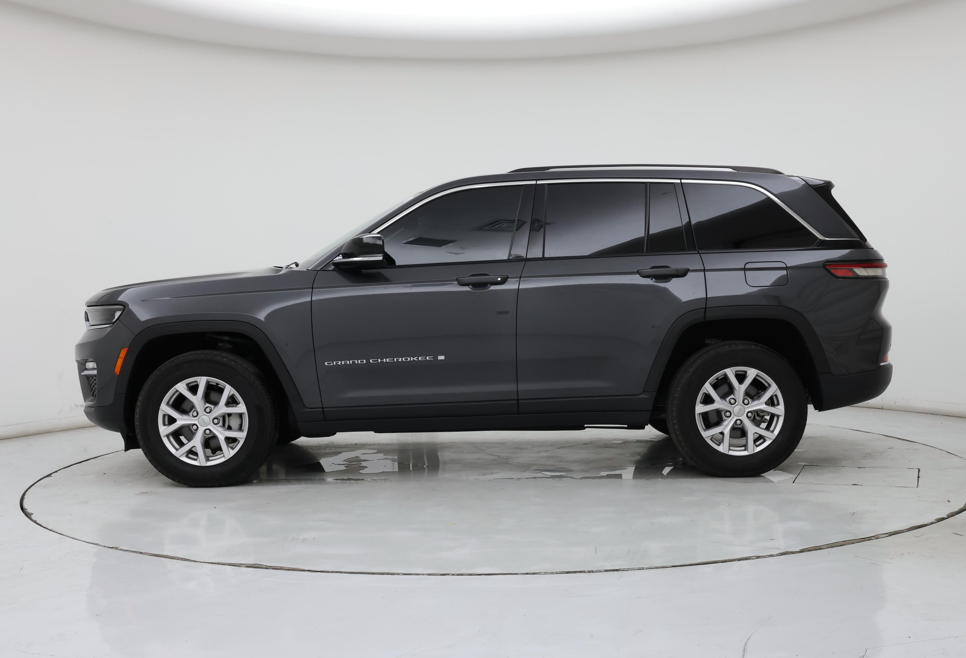 Thumbnail: 2022 Jeep Grand Cherokee - 3