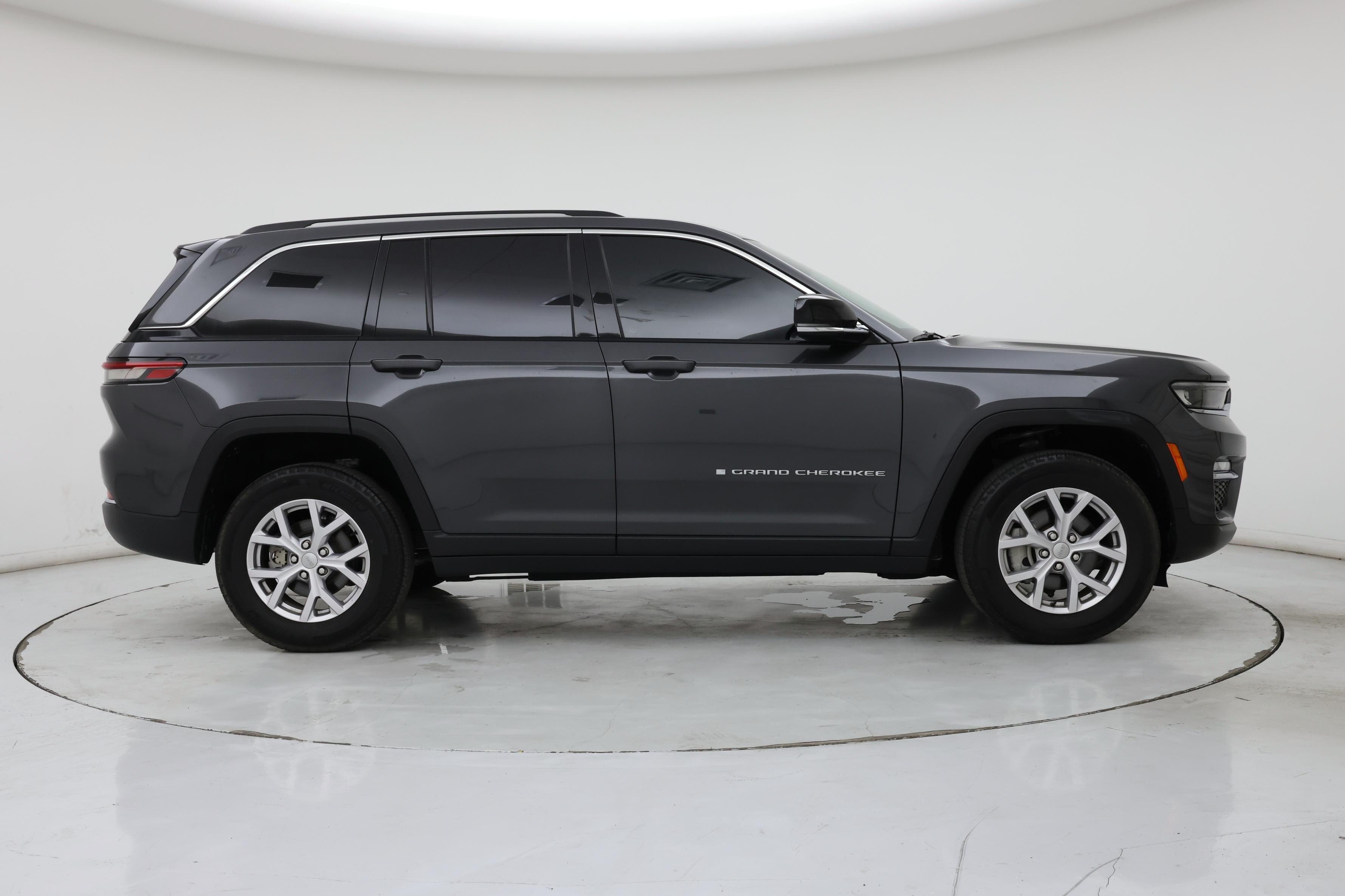 Thumbnail: 2022 Jeep Grand Cherokee - 7