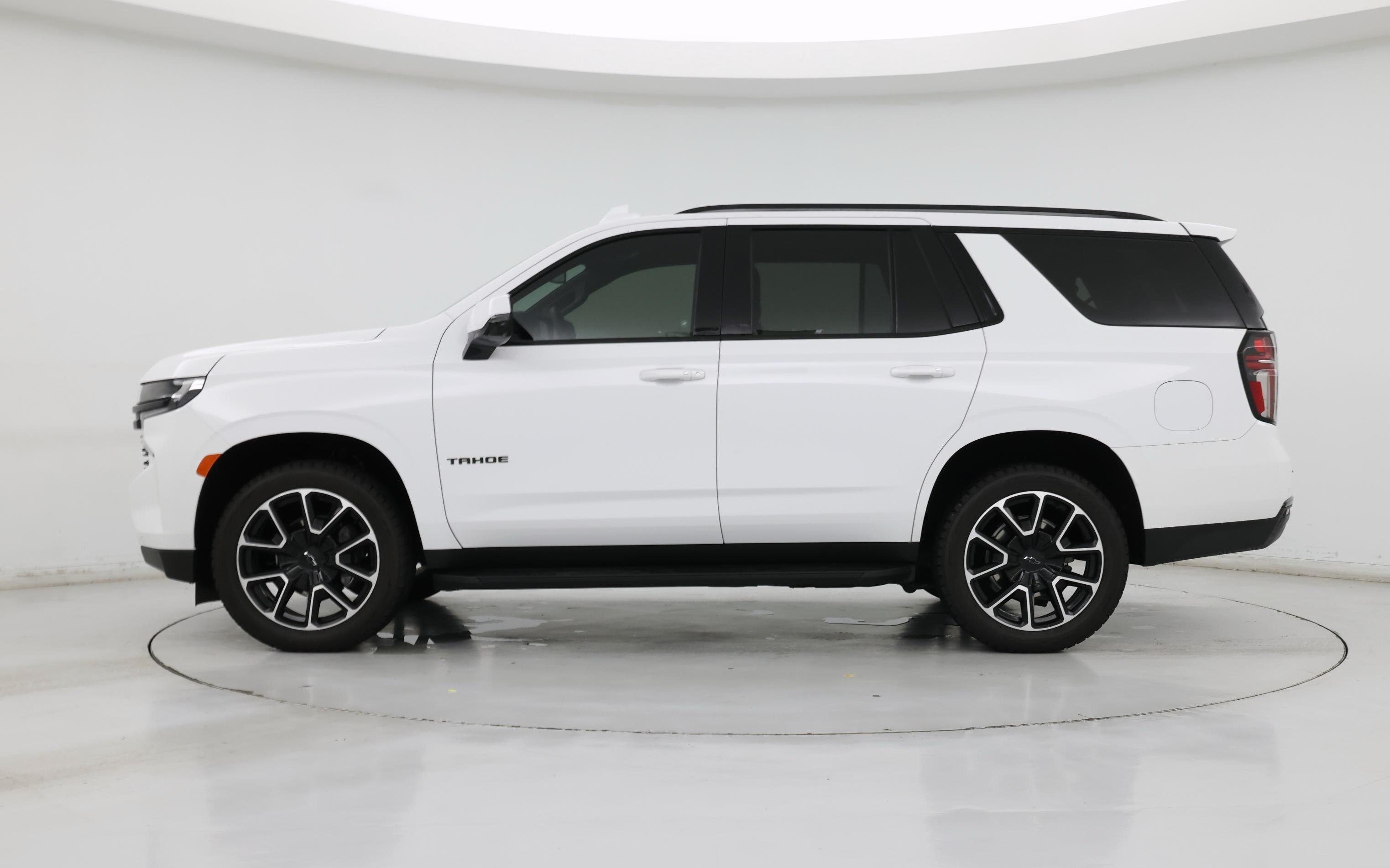 Thumbnail: 2024 Chevrolet Tahoe - 3
