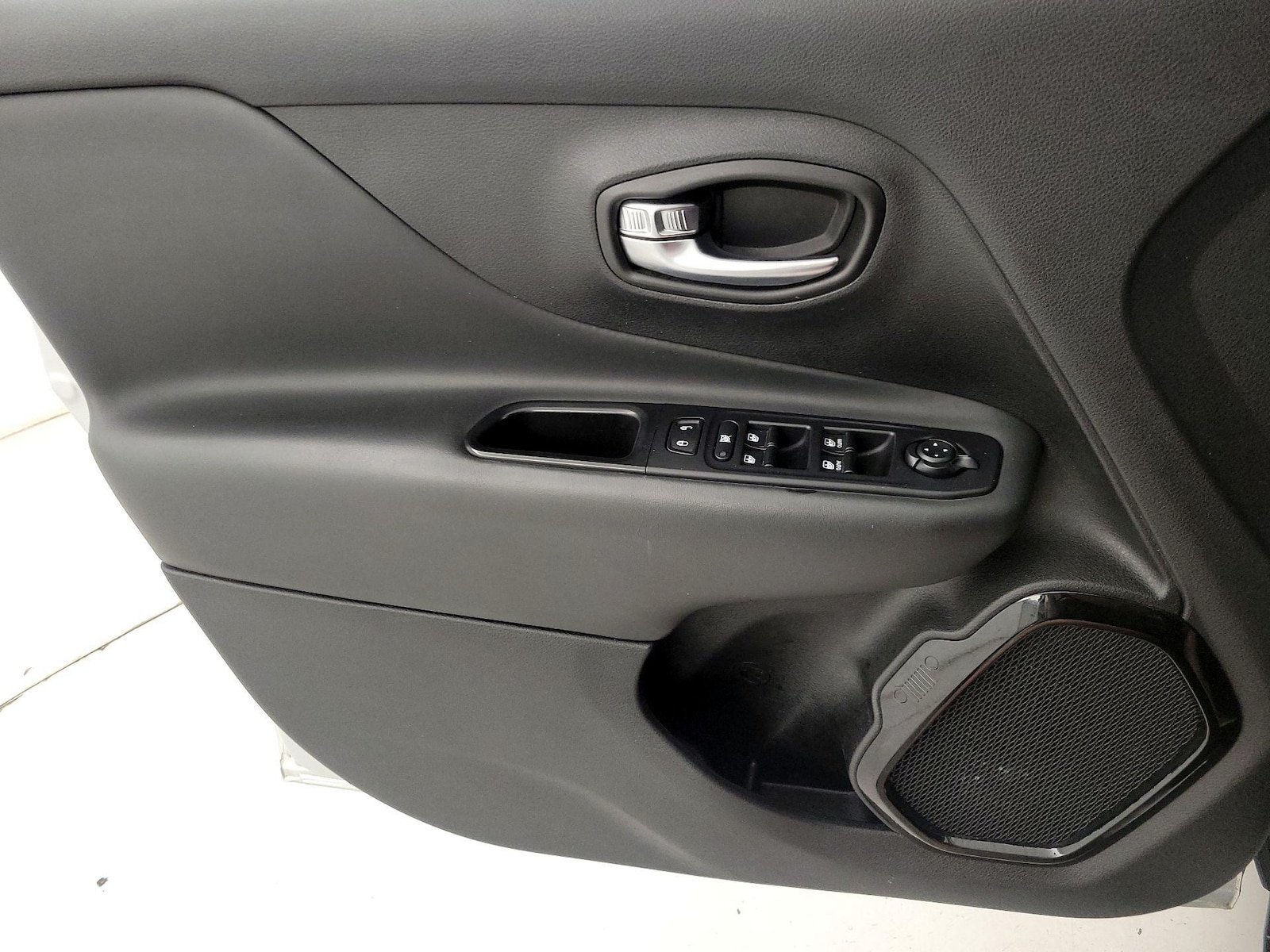 2018 Jeep Renegade Altitude Package - Photo 13