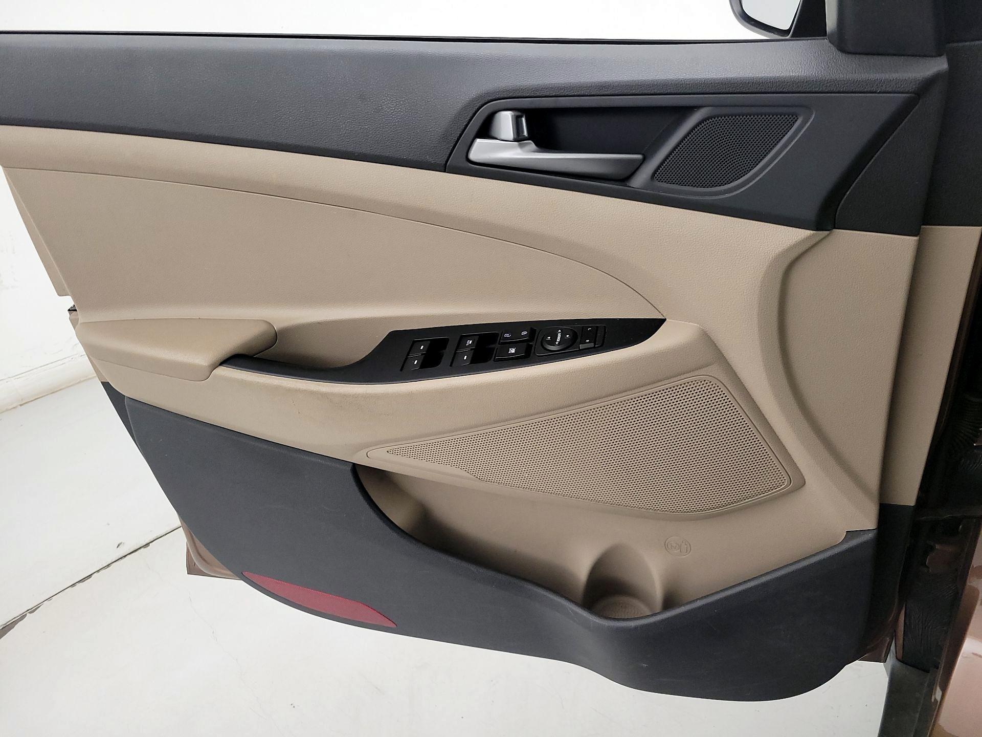 Thumbnail: 2016 Hyundai Tucson - 12
