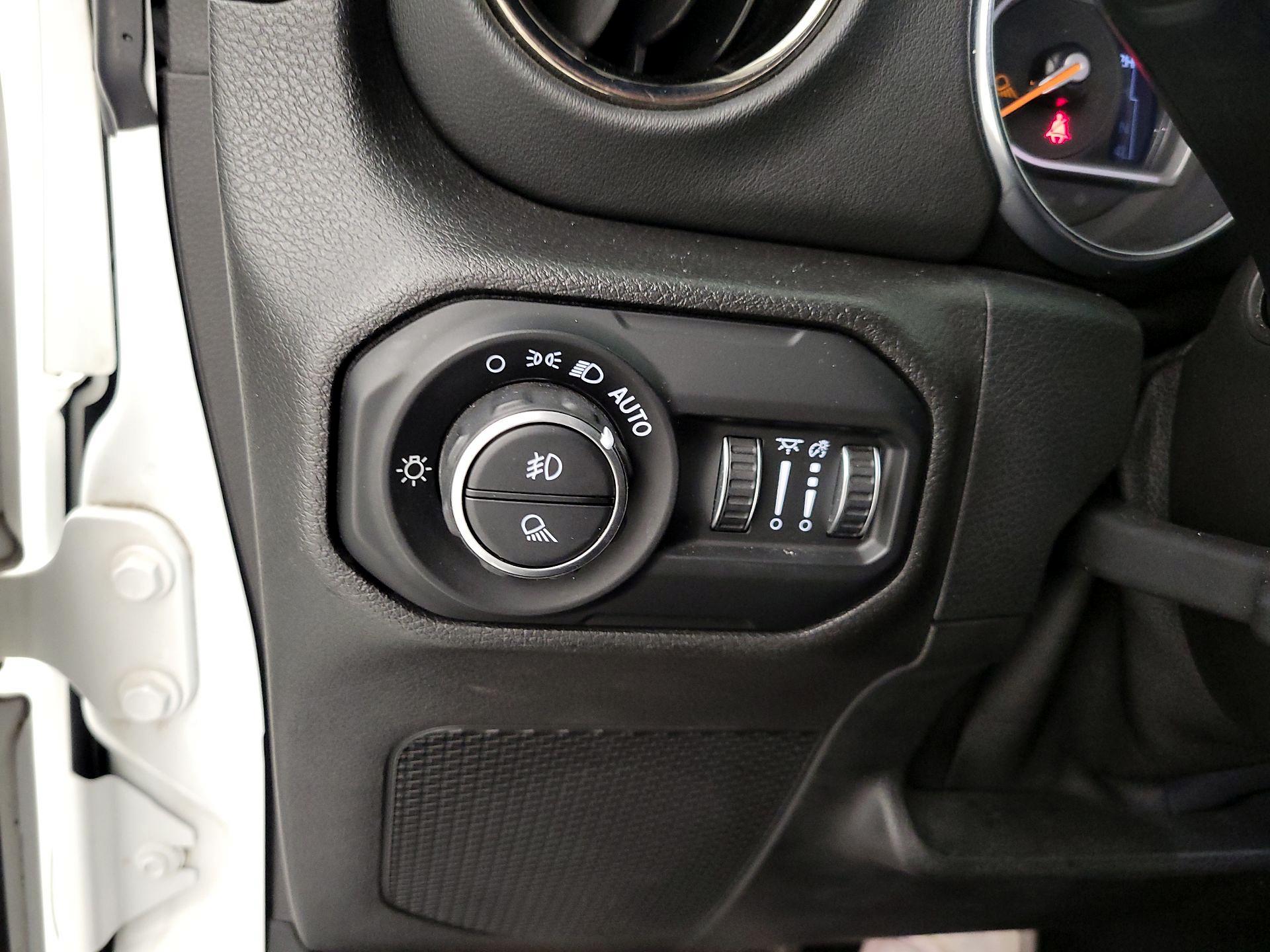 Thumbnail: 2021 Jeep Gladiator - 13