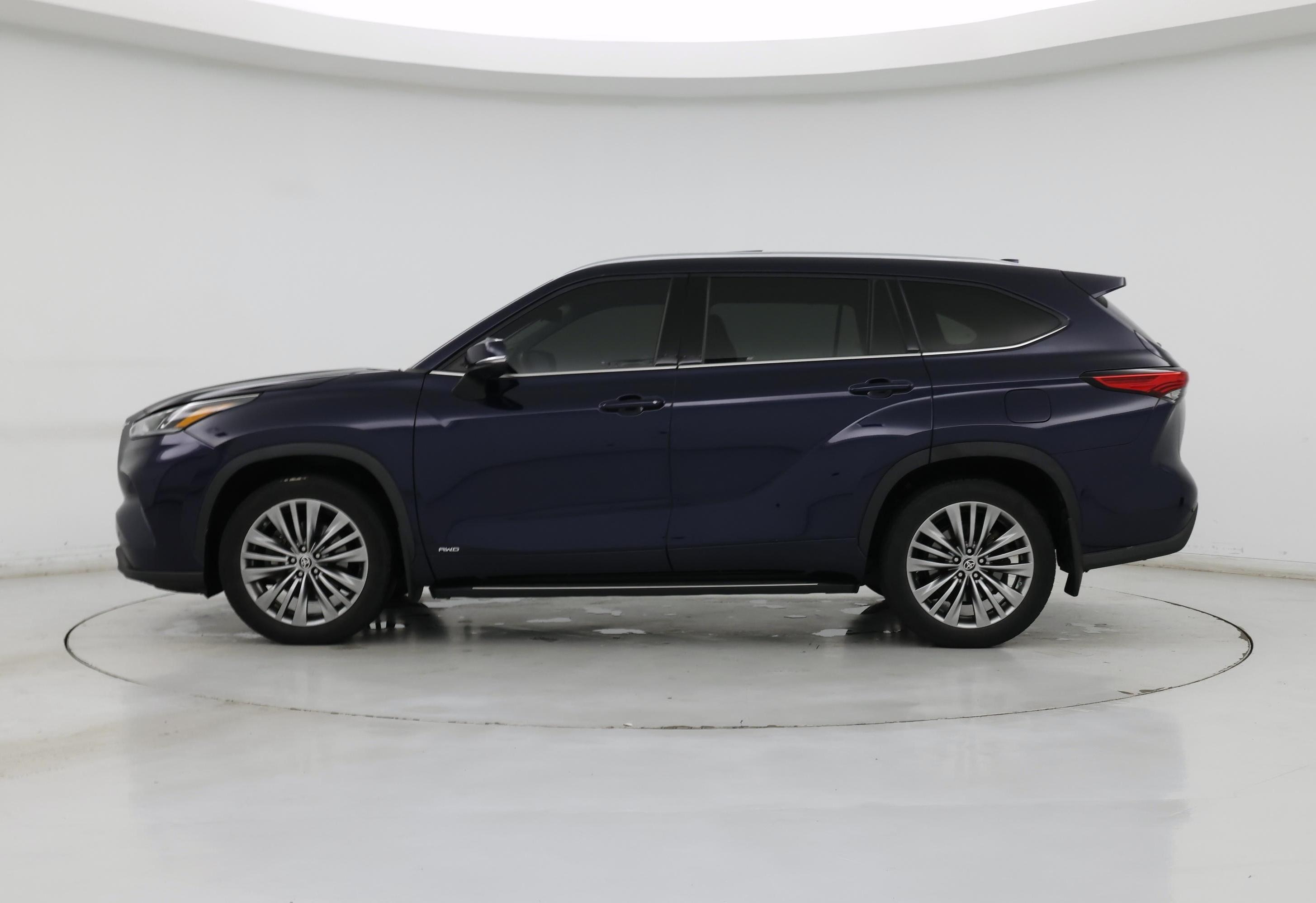 Thumbnail: 2022 Toyota Highlander - 3