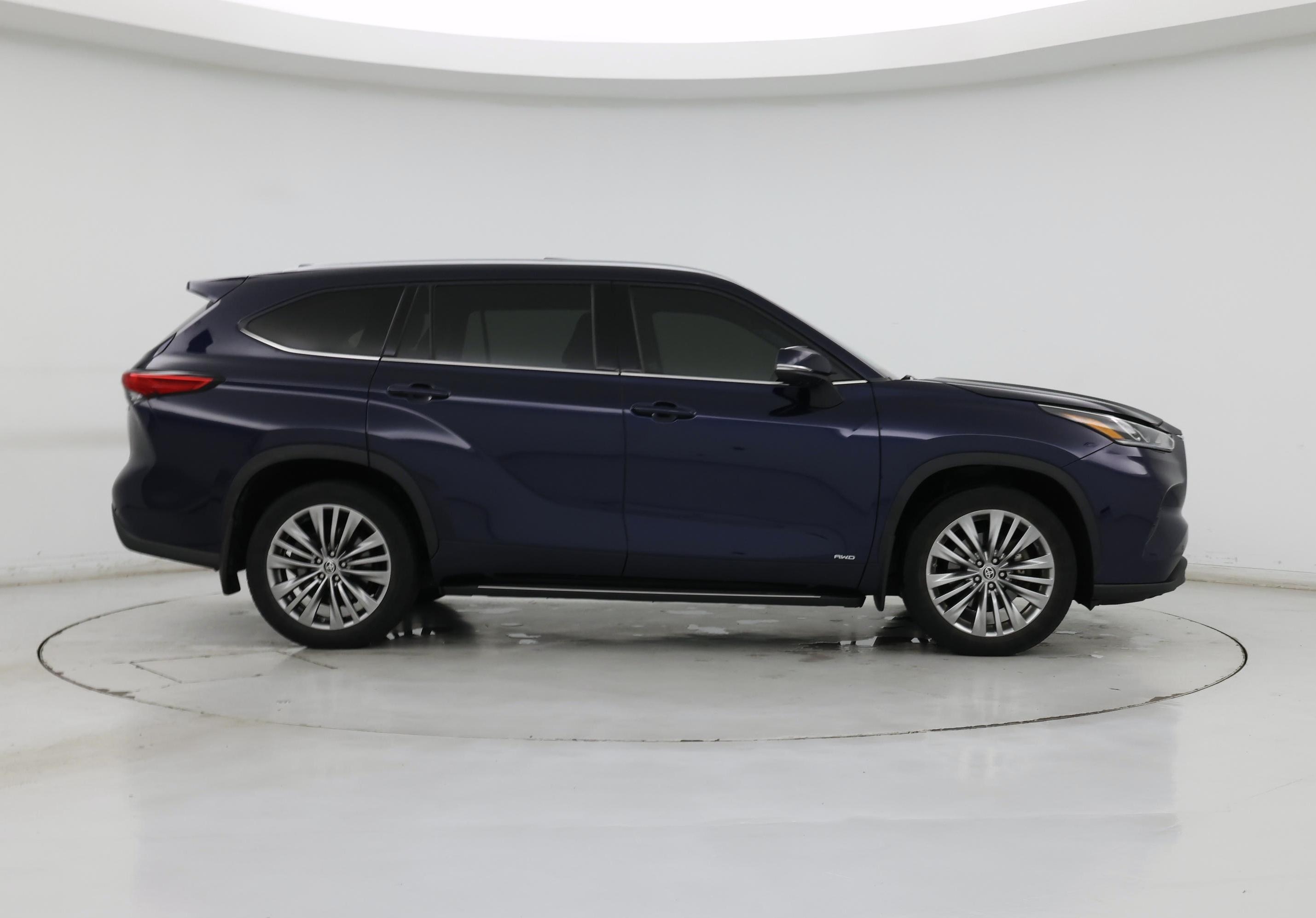 Thumbnail: 2022 Toyota Highlander - 7
