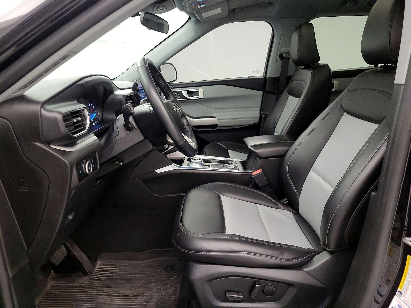 2023 Ford Explorer XLT - Photo 12