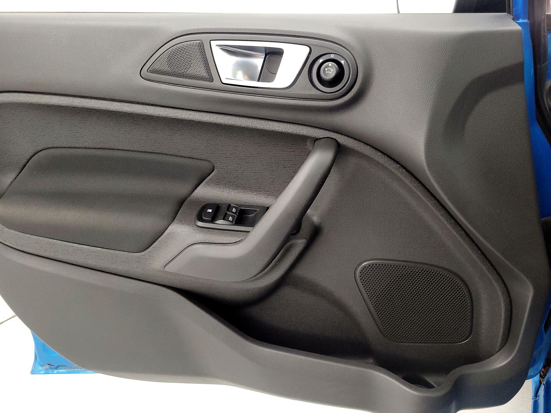 Thumbnail: 2014 Ford Fiesta - 12