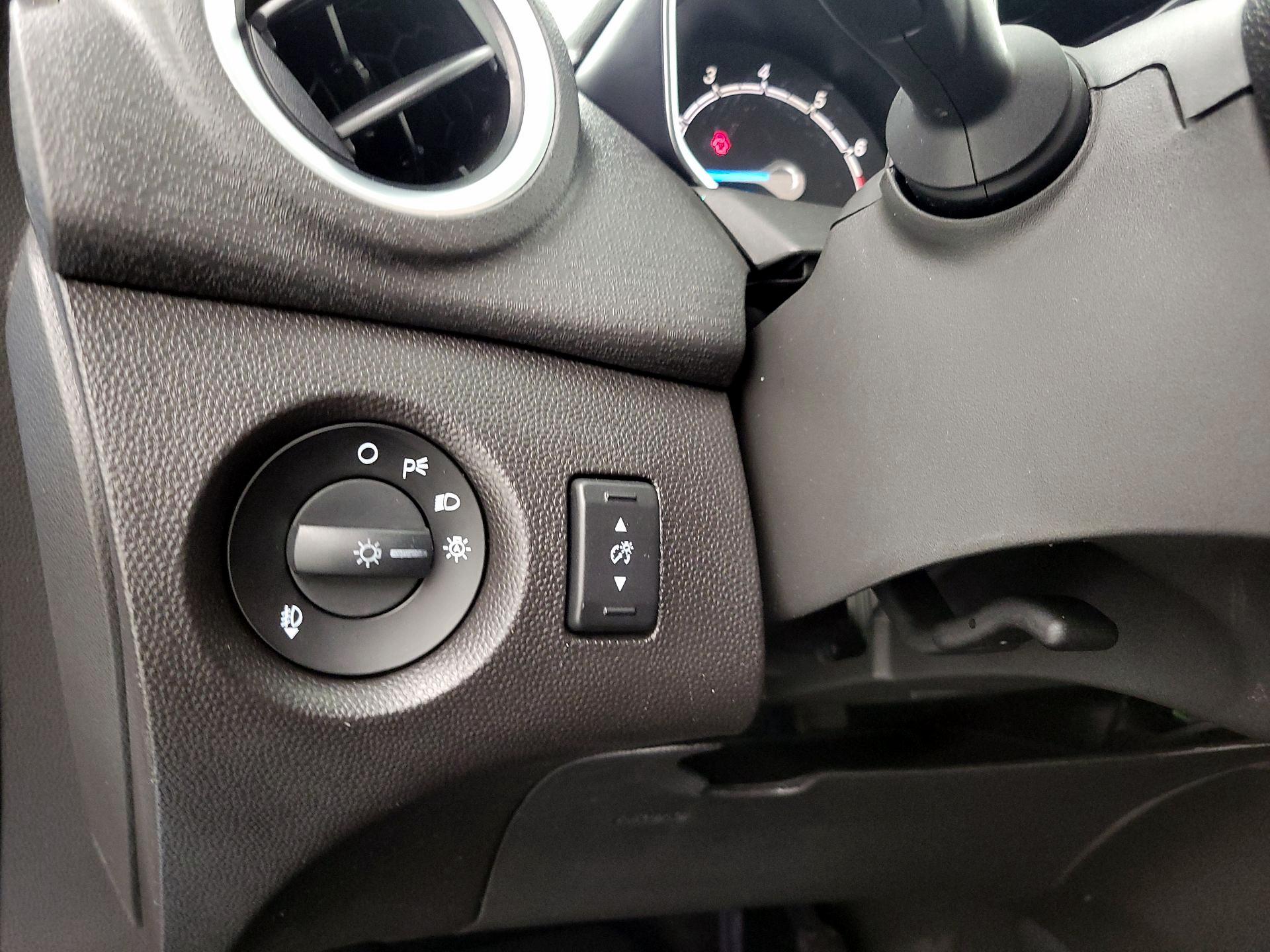 Thumbnail: 2014 Ford Fiesta - 13