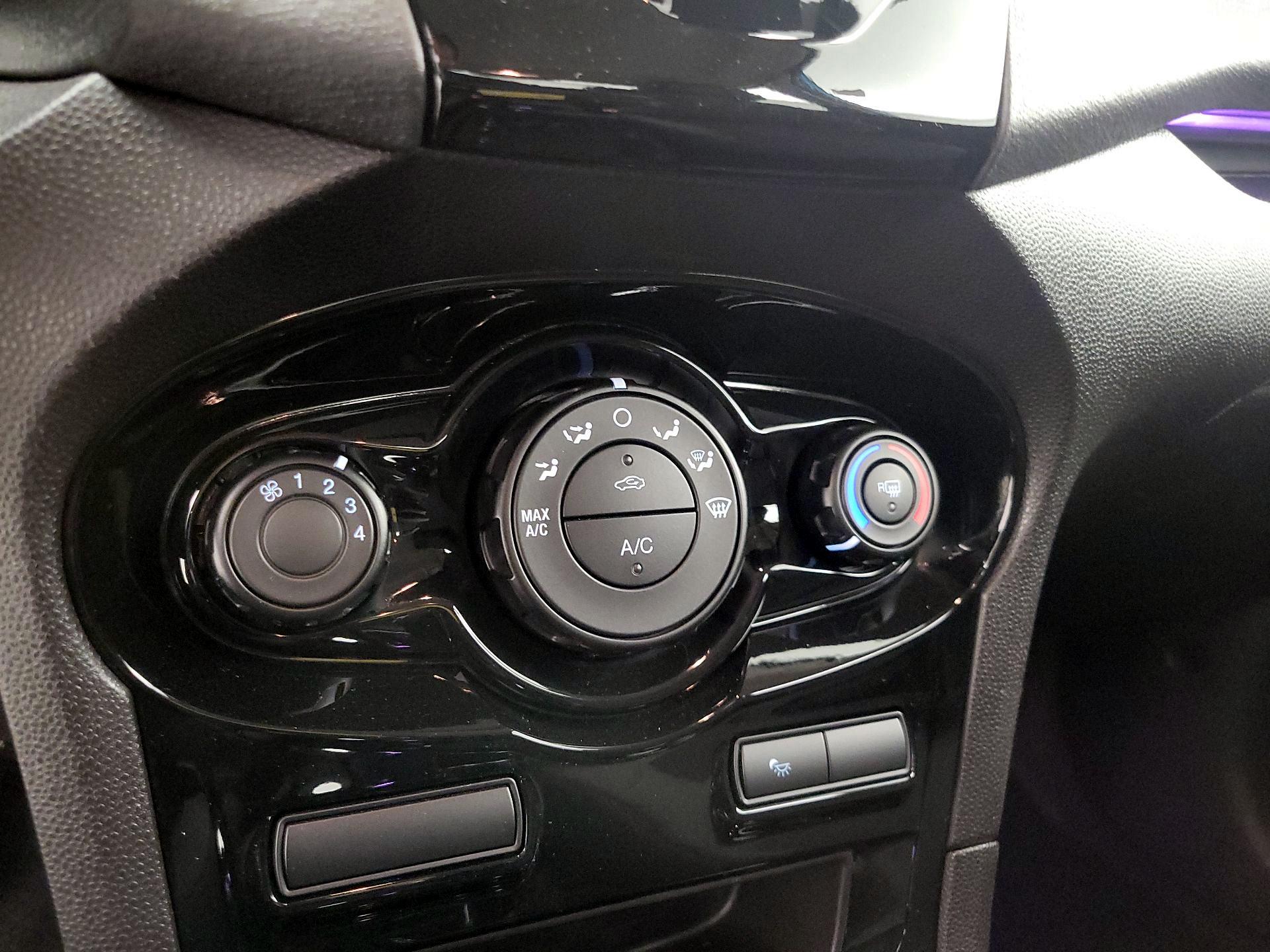 Thumbnail: 2014 Ford Fiesta - 15