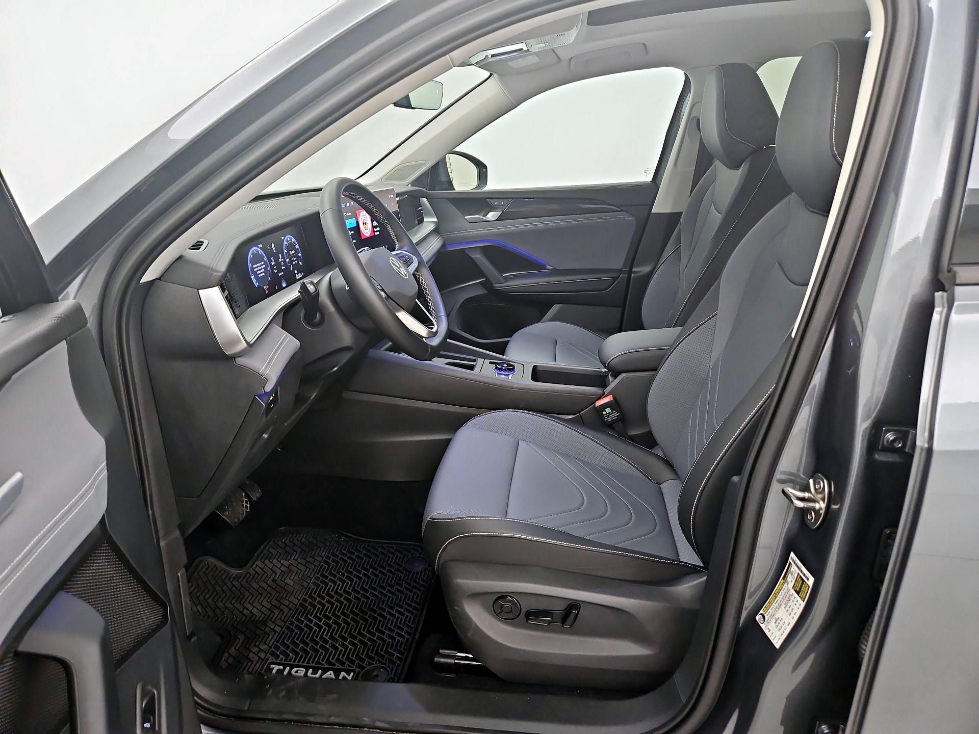 Thumbnail: 2025 Volkswagen Tiguan - 11