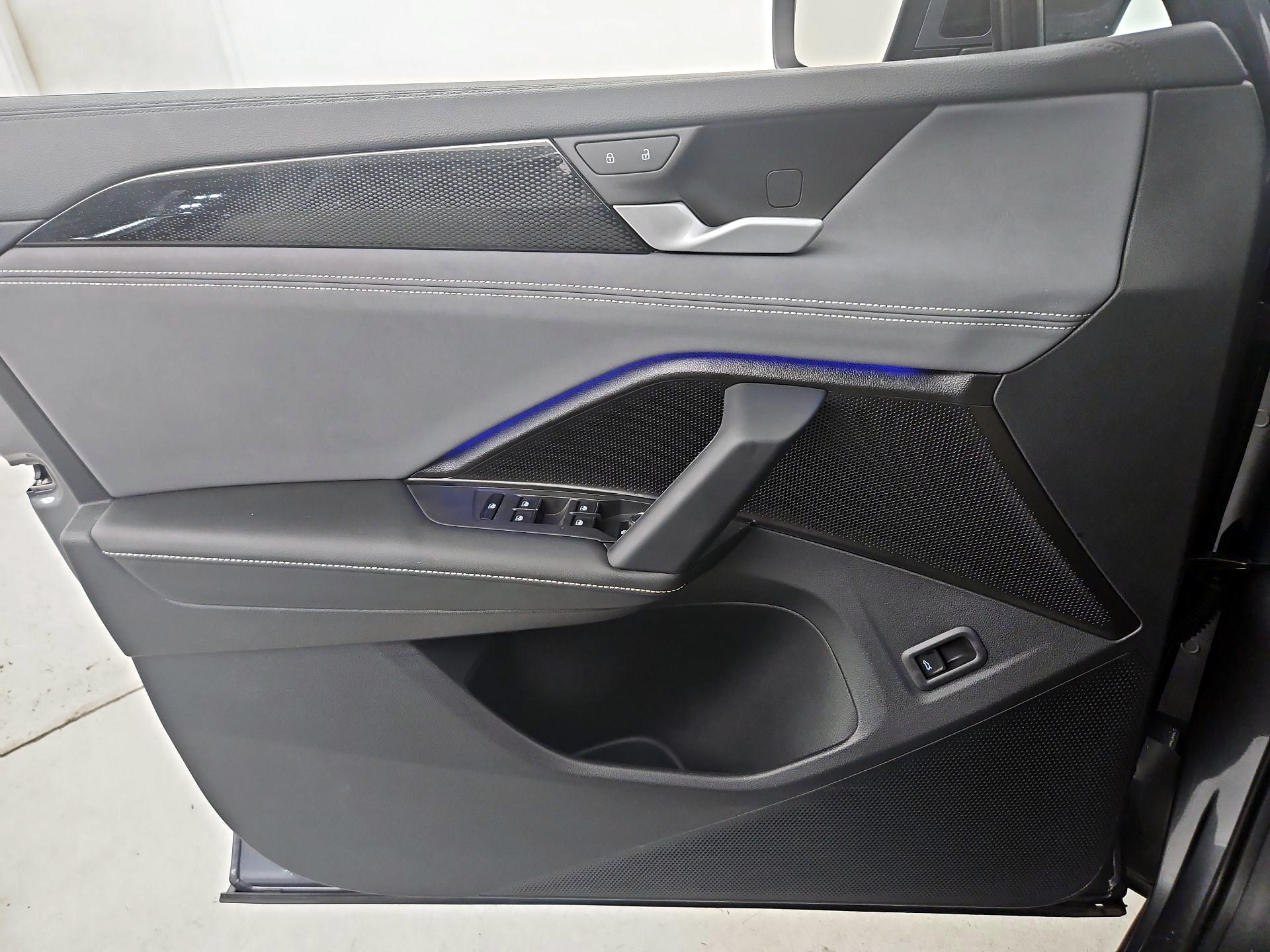 Thumbnail: 2025 Volkswagen Tiguan - 12