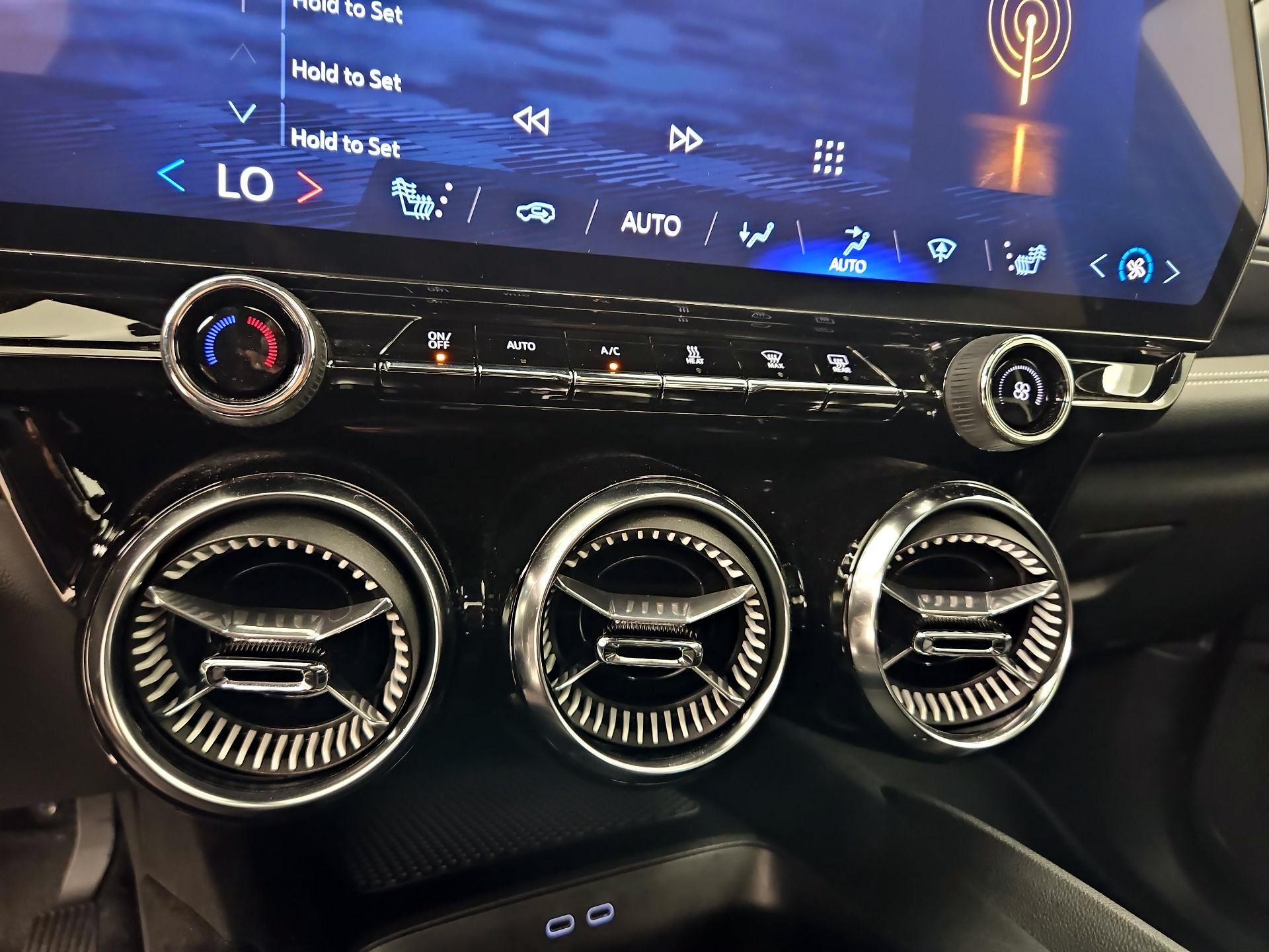 Thumbnail: 2024 Chevrolet Blazer EV - 17