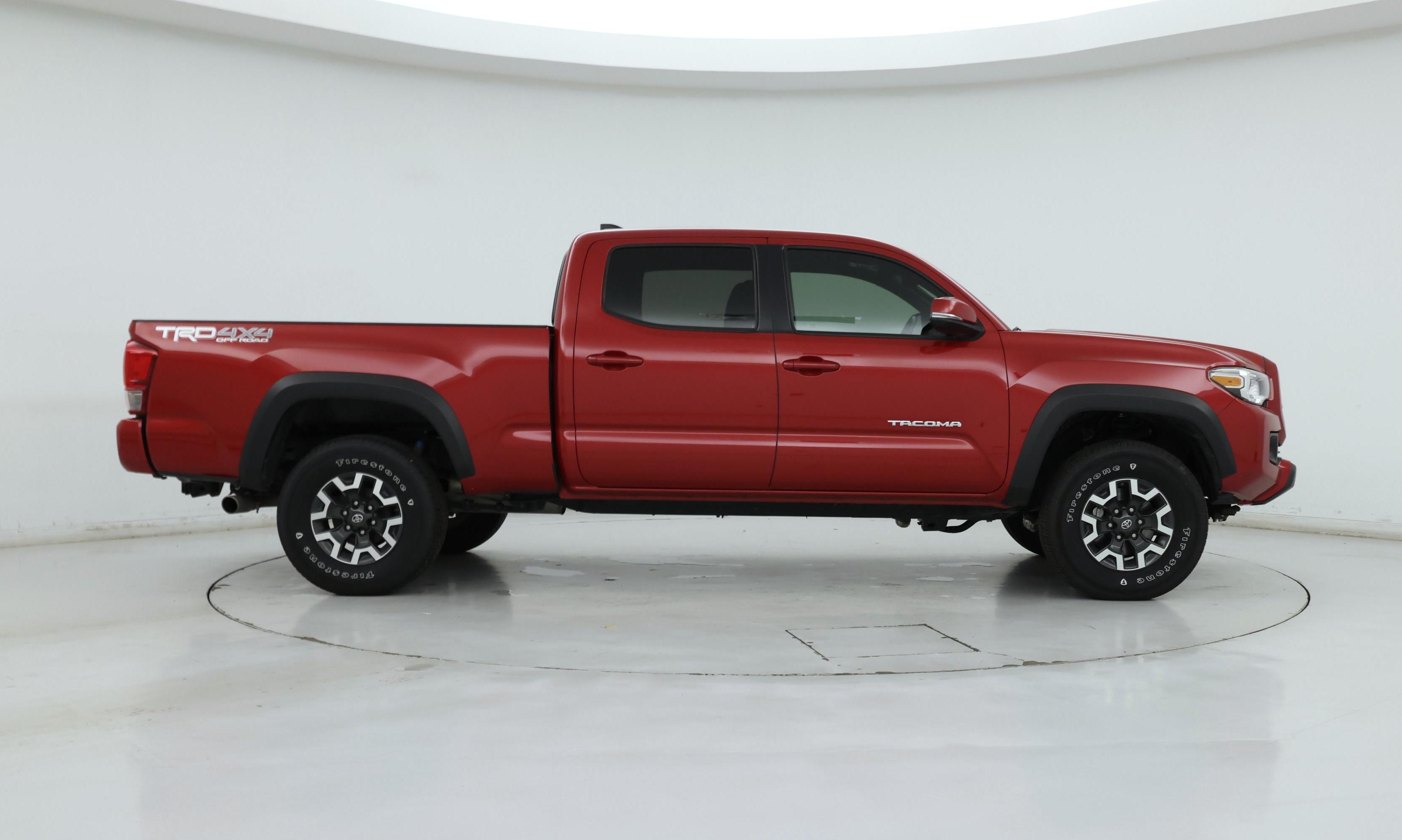 Thumbnail: 2017 Toyota Tacoma - 7