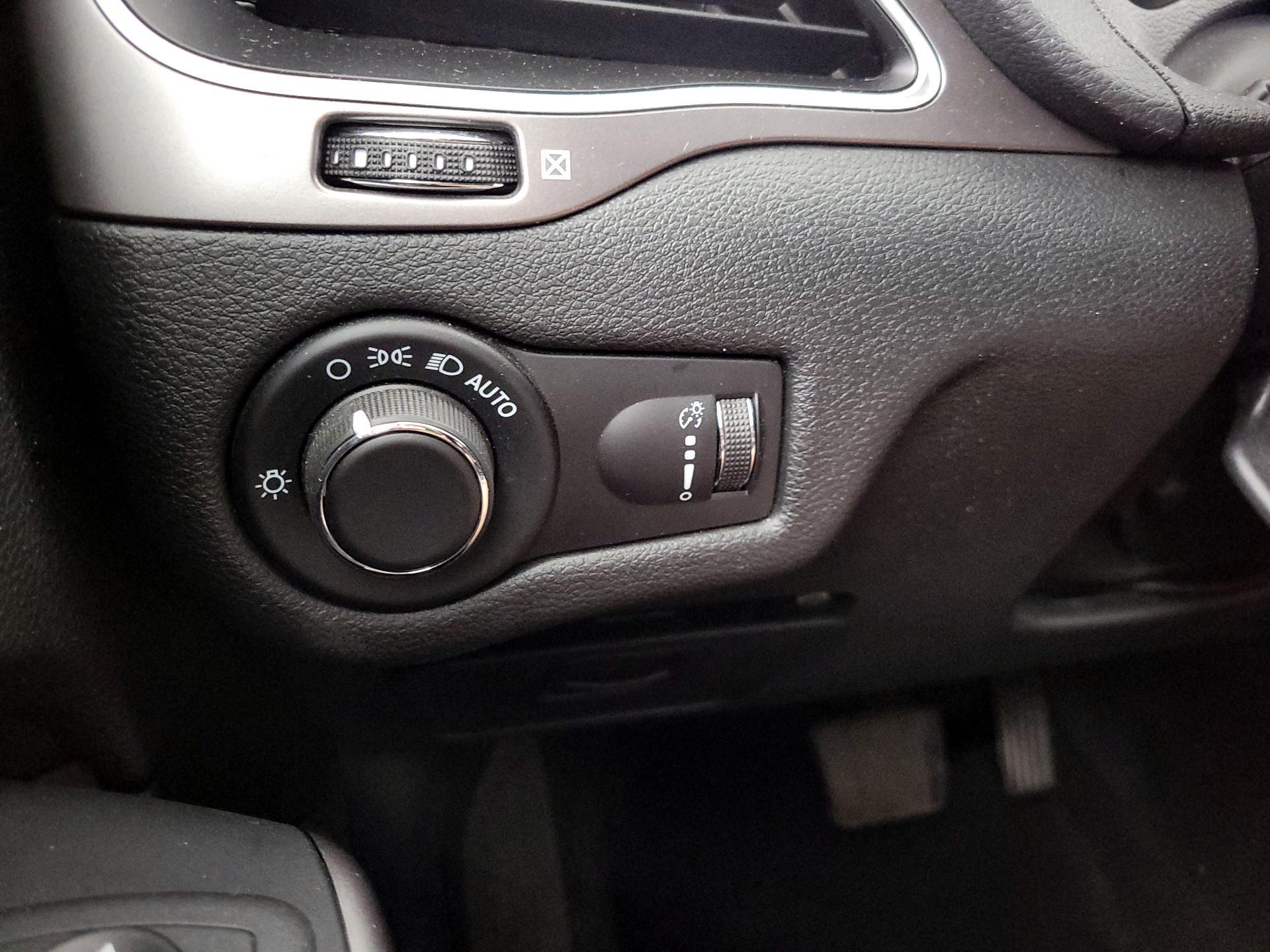 Thumbnail: 2021 Jeep Cherokee - 13