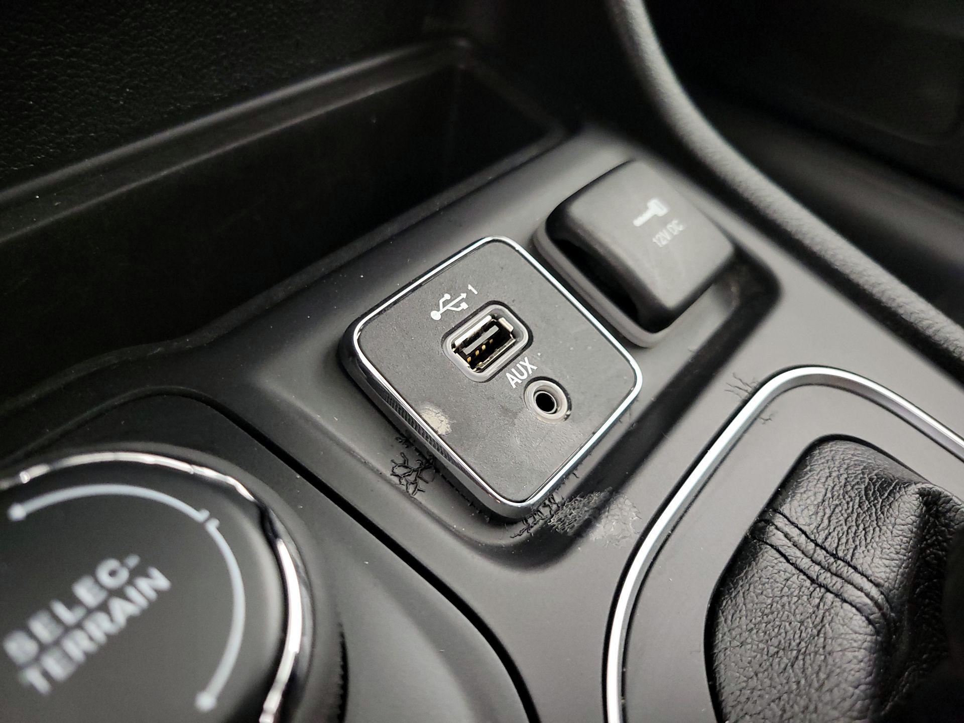 Thumbnail: 2021 Jeep Cherokee - 18