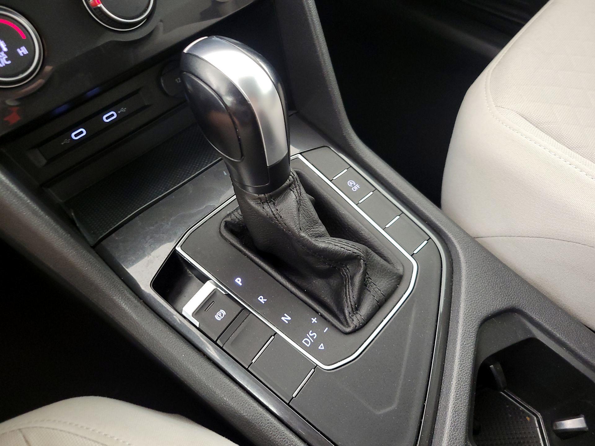 Thumbnail: 2020 Volkswagen Tiguan - 16