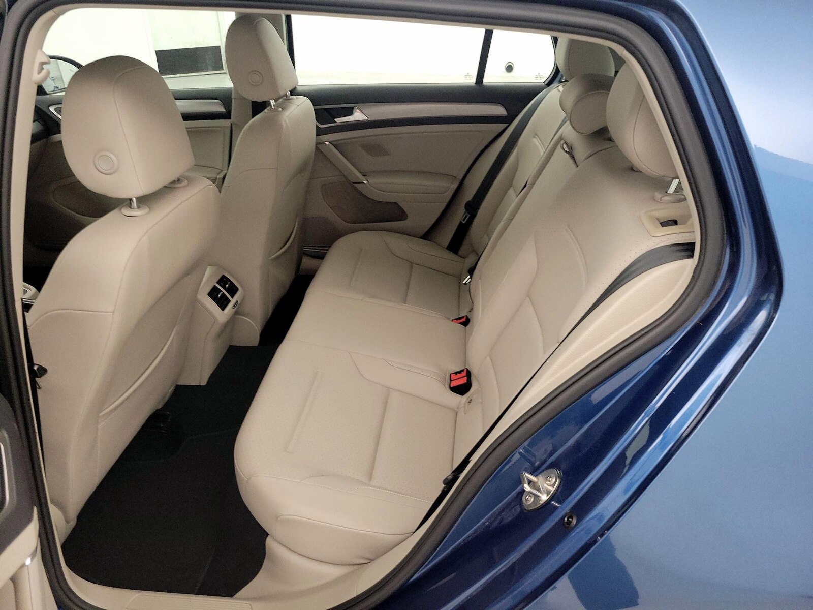 2017 Volkswagen Golf Wolfsburg Edition - Photo 21