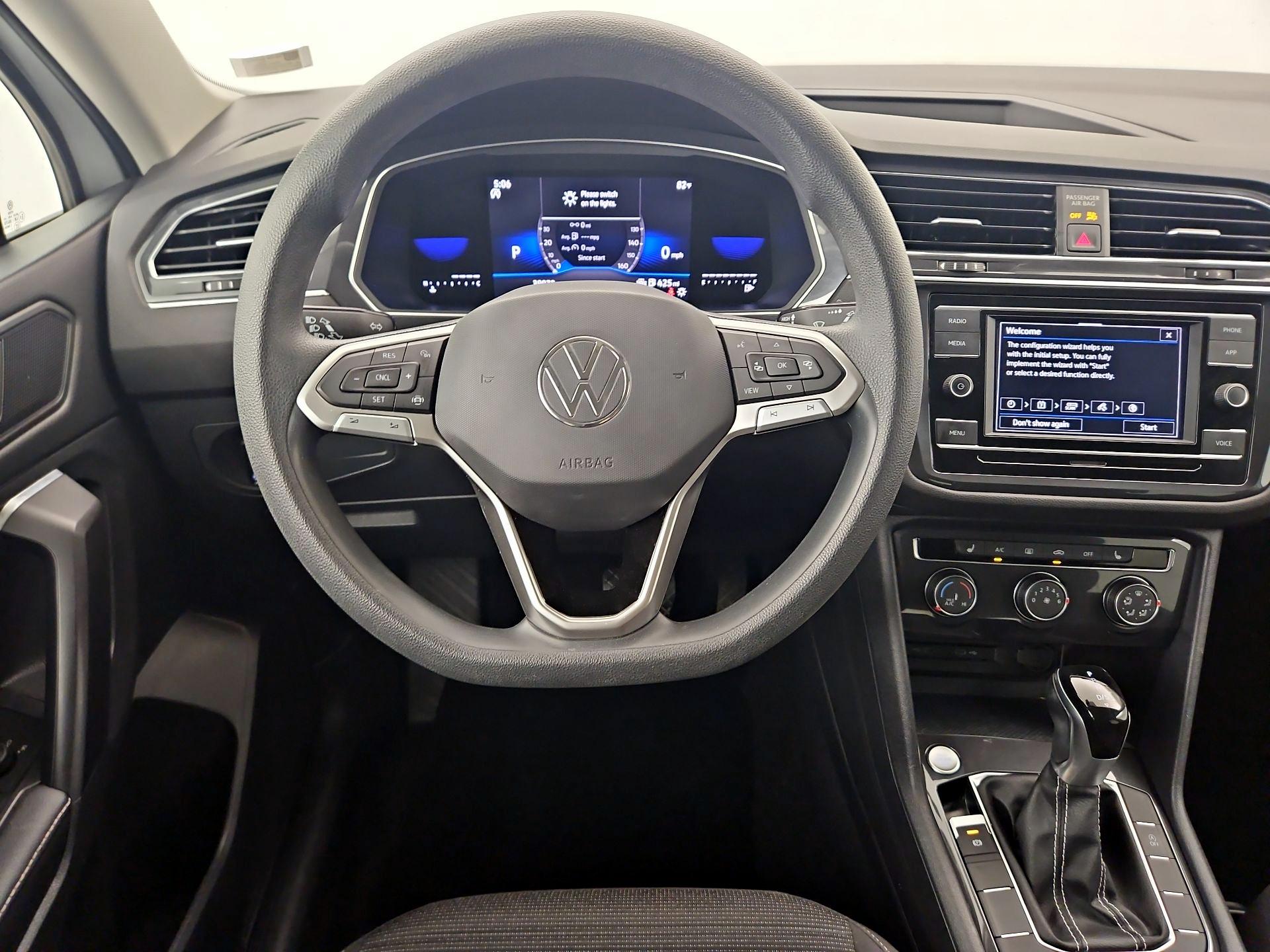 Thumbnail: 2023 Volkswagen Tiguan - 10