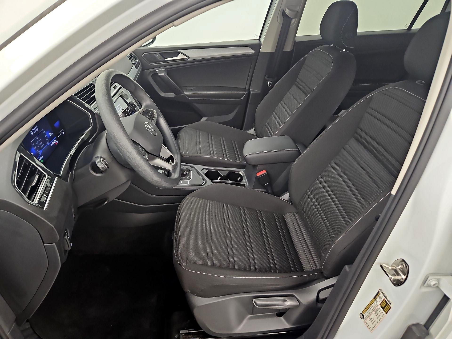 Thumbnail: 2023 Volkswagen Tiguan - 11
