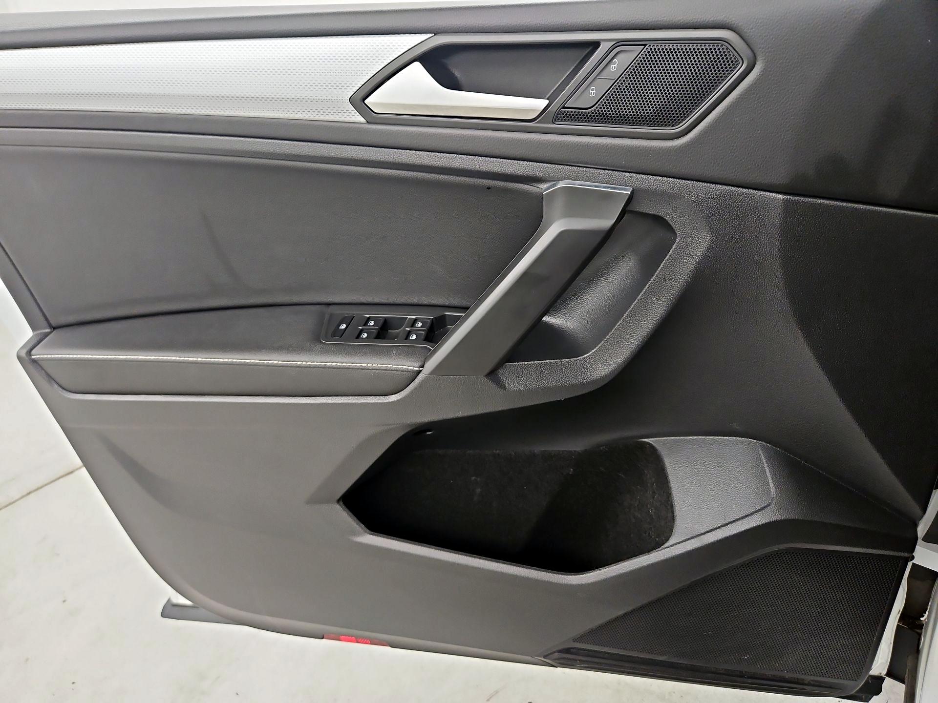 Thumbnail: 2023 Volkswagen Tiguan - 12