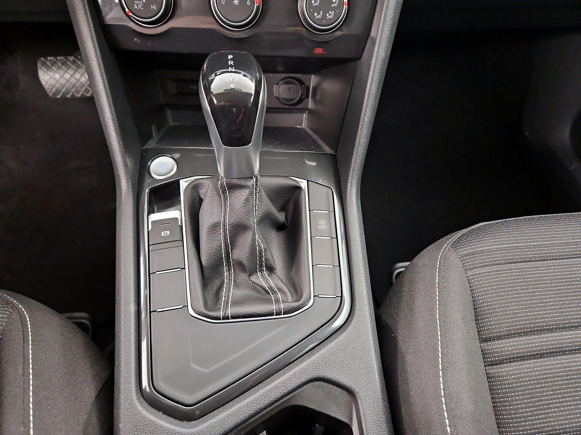Thumbnail: 2023 Volkswagen Tiguan - 17