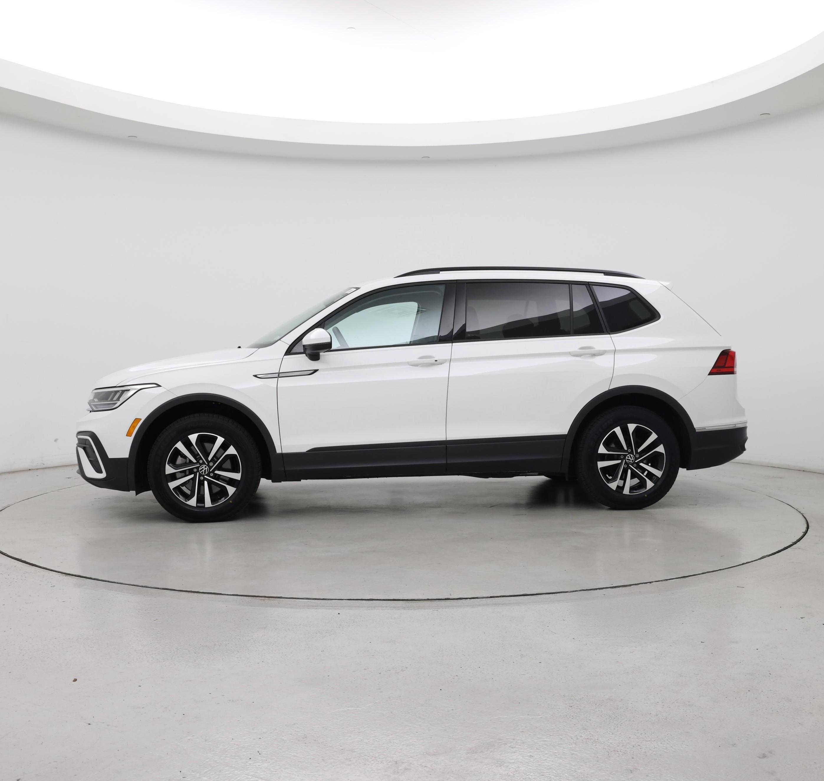Thumbnail: 2023 Volkswagen Tiguan - 3