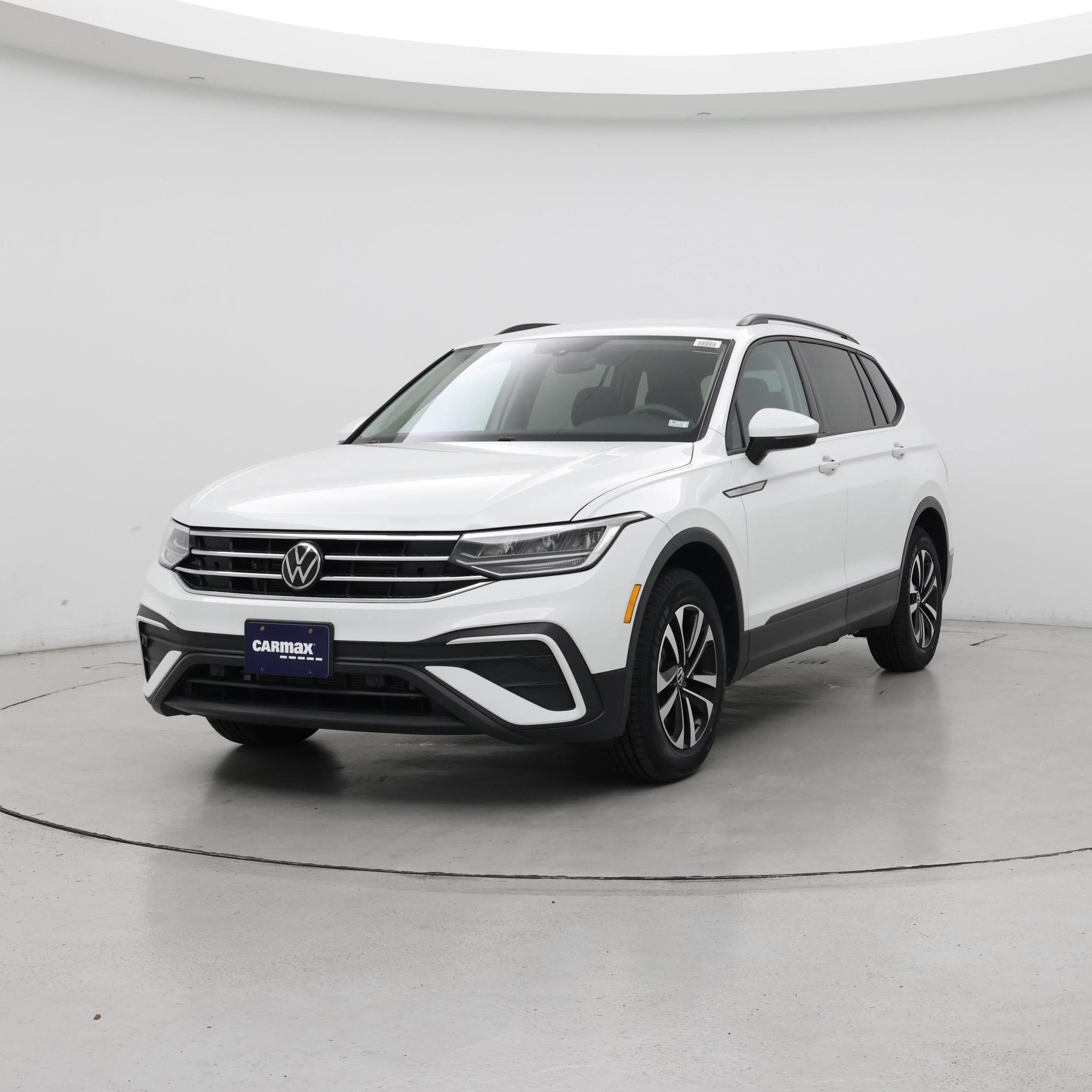 Thumbnail: 2023 Volkswagen Tiguan - 4