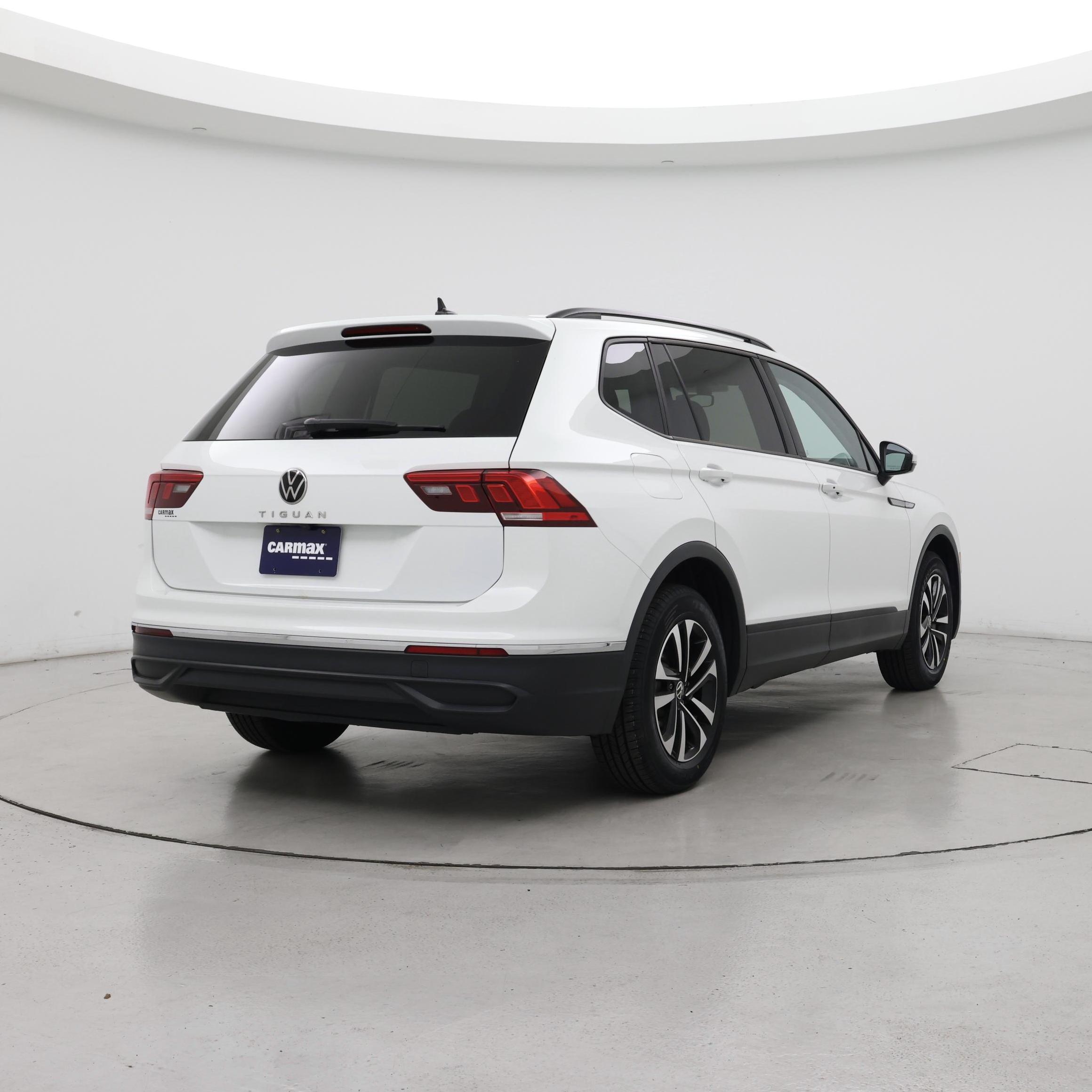Thumbnail: 2023 Volkswagen Tiguan - 8