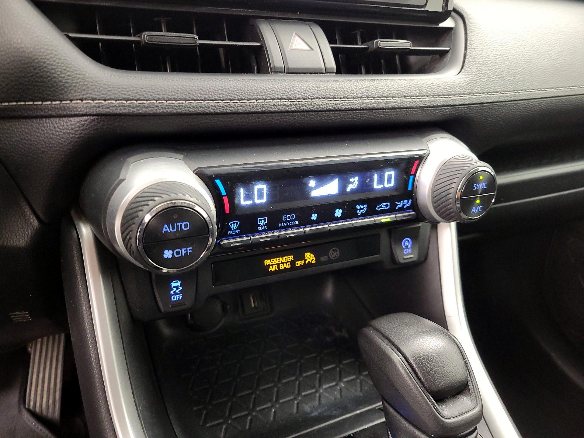 Thumbnail: 2020 Toyota RAV4 - 16