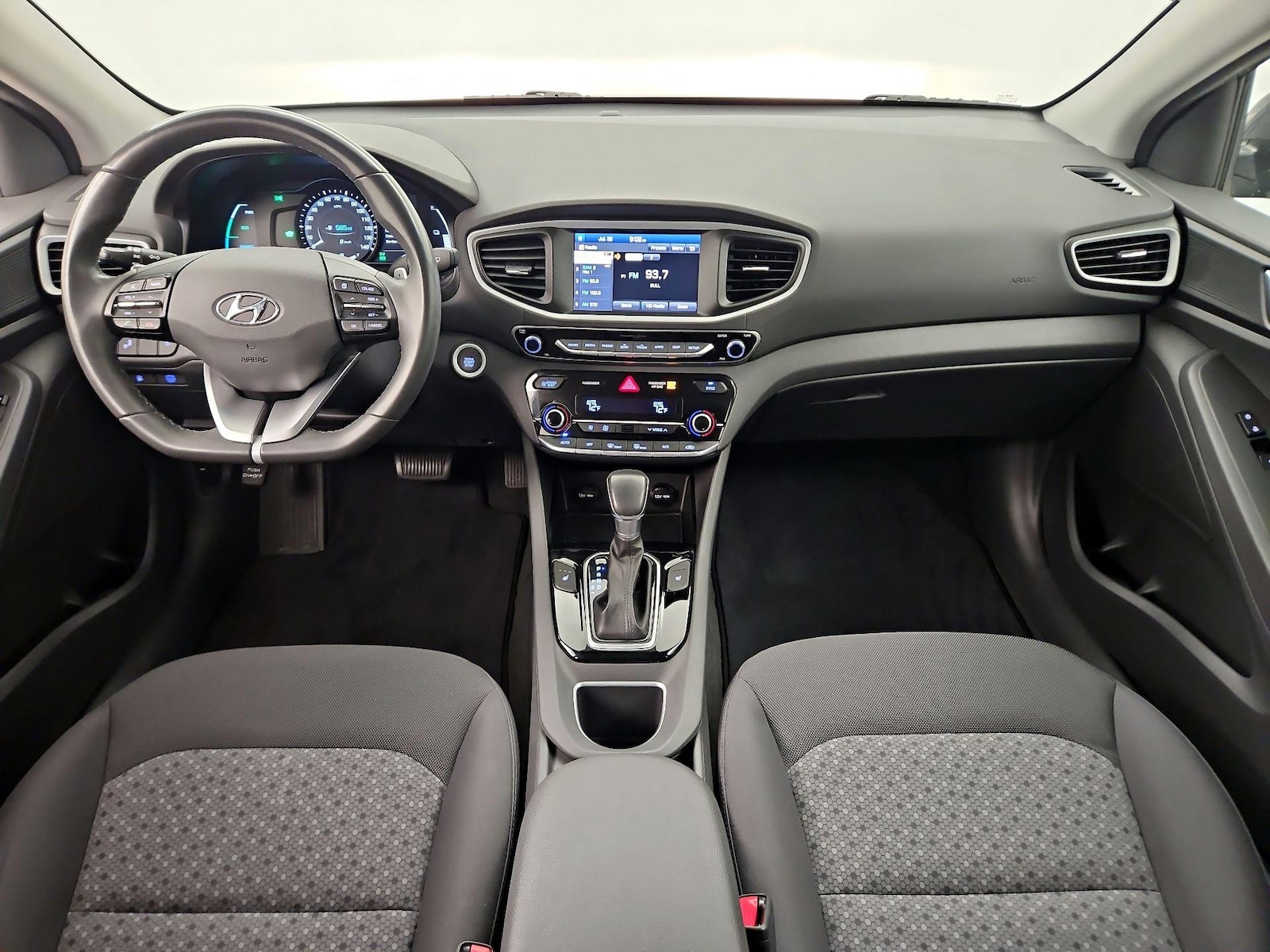 2018 Hyundai IONIQ SEL - Photo 10