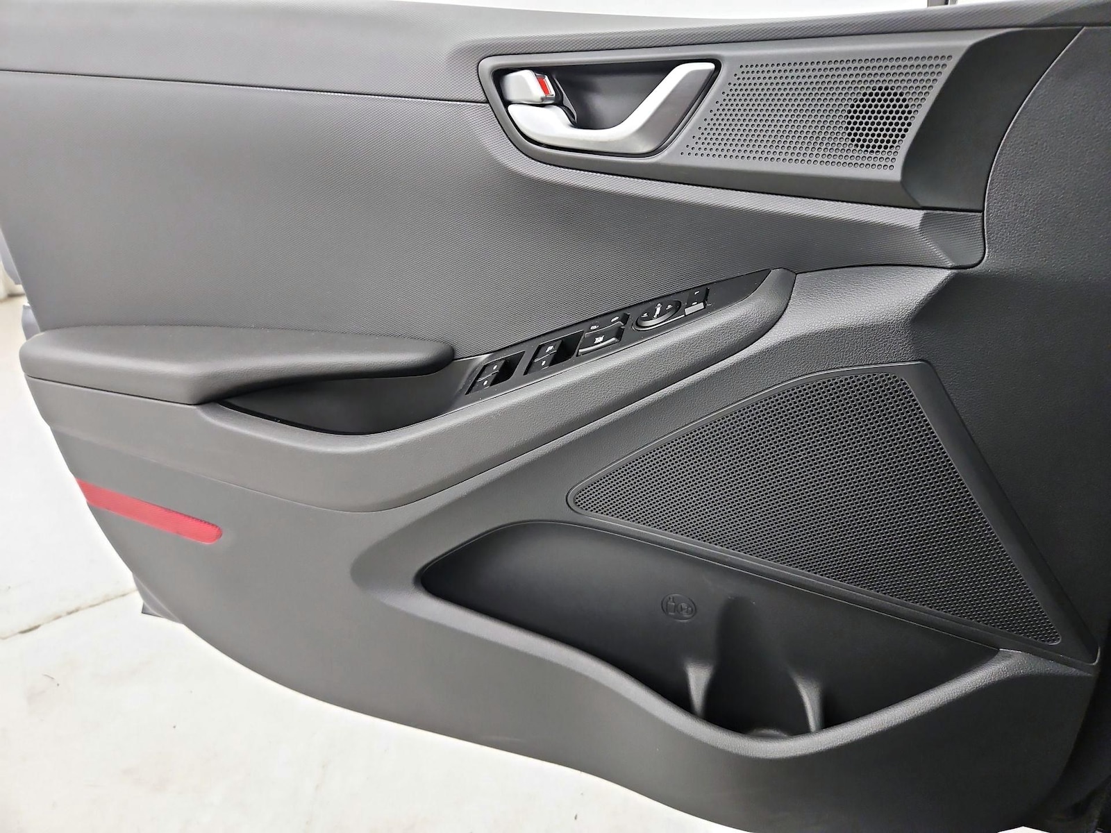 2018 Hyundai IONIQ SEL - Photo 13