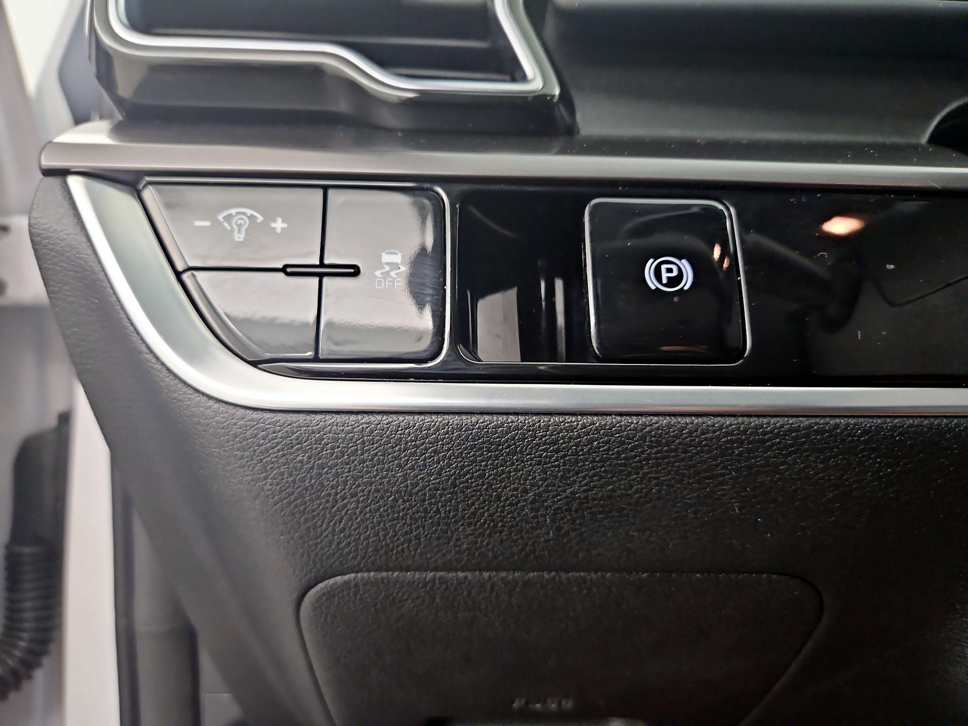 Thumbnail: 2023 Kia Sportage - 13
