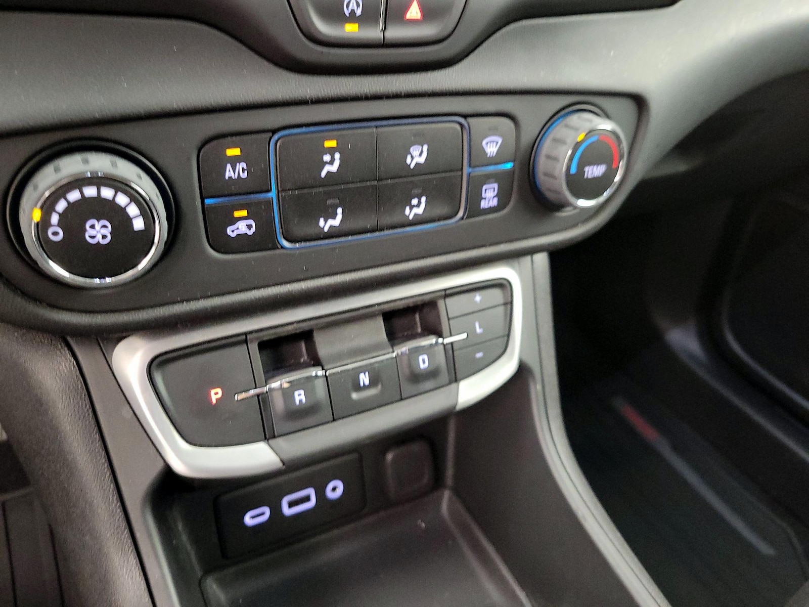 2024 GMC Terrain SLE - Photo 17