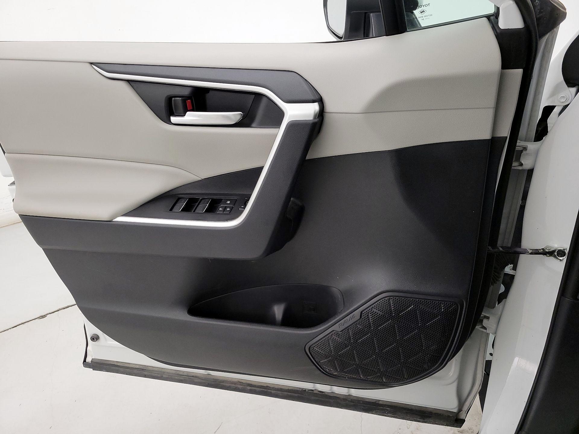 Thumbnail: 2024 Toyota RAV4 - 12