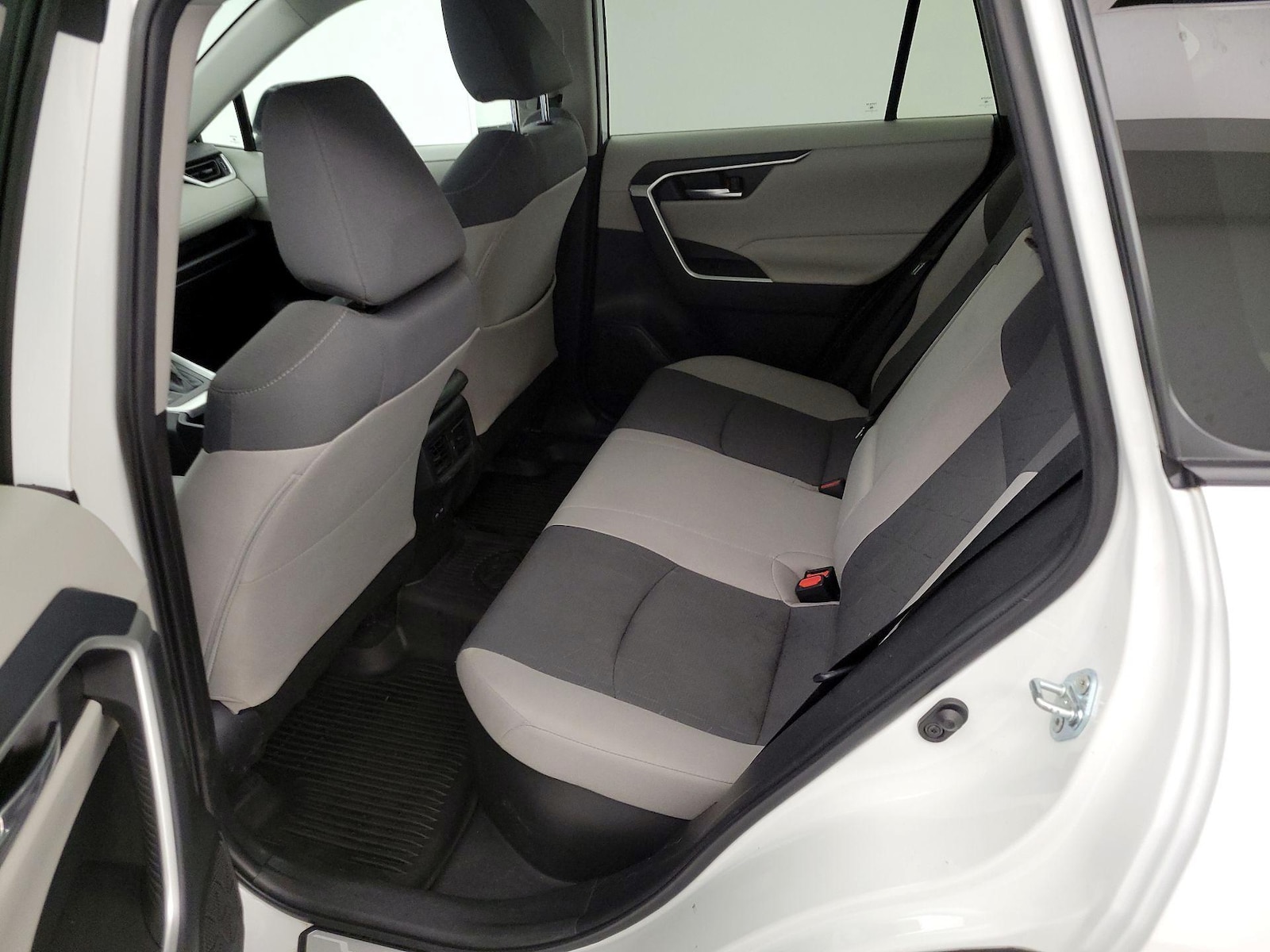 2024 Toyota RAV4 XLE - Photo 20