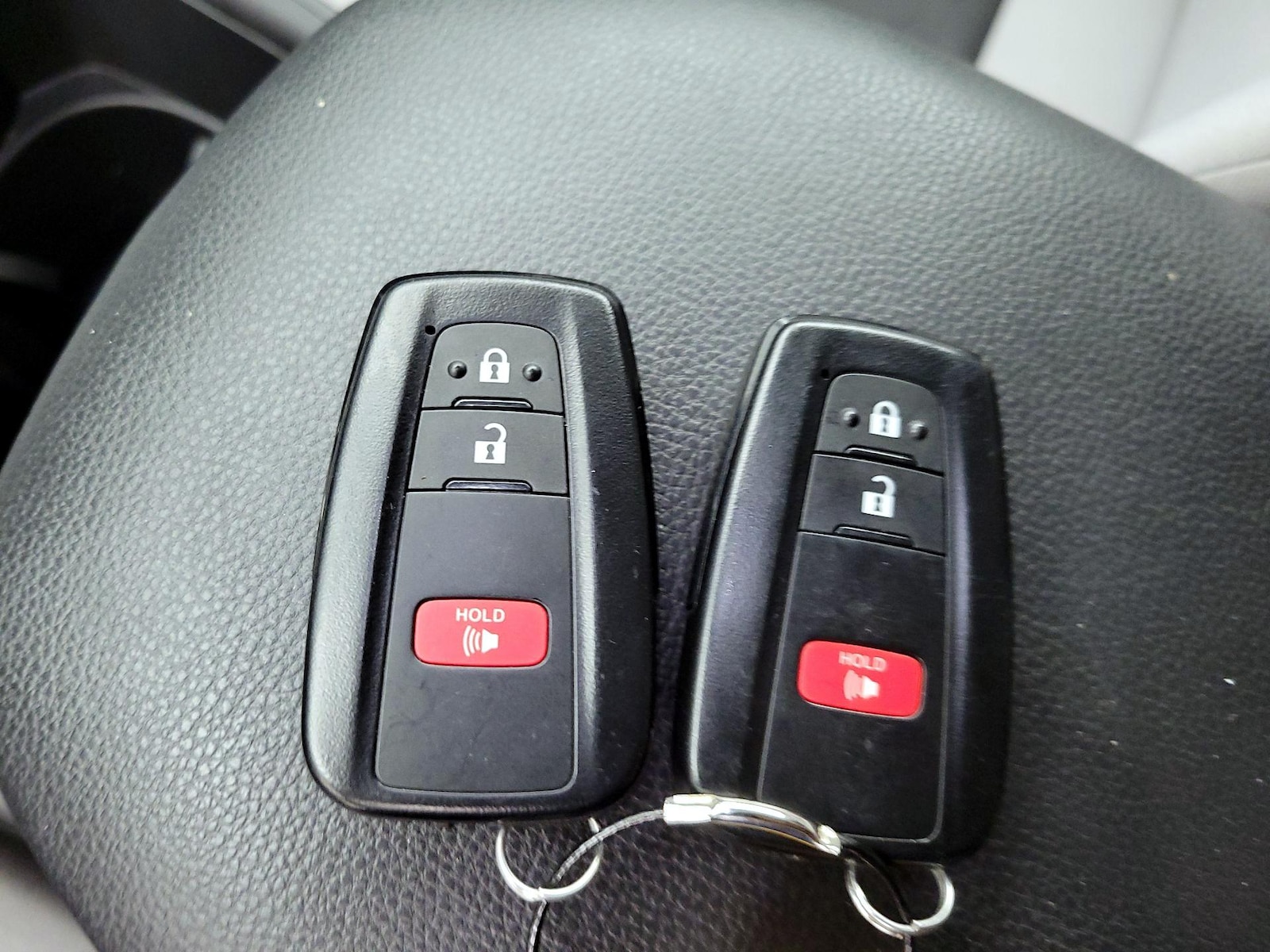 2024 Toyota RAV4 XLE - Photo 23