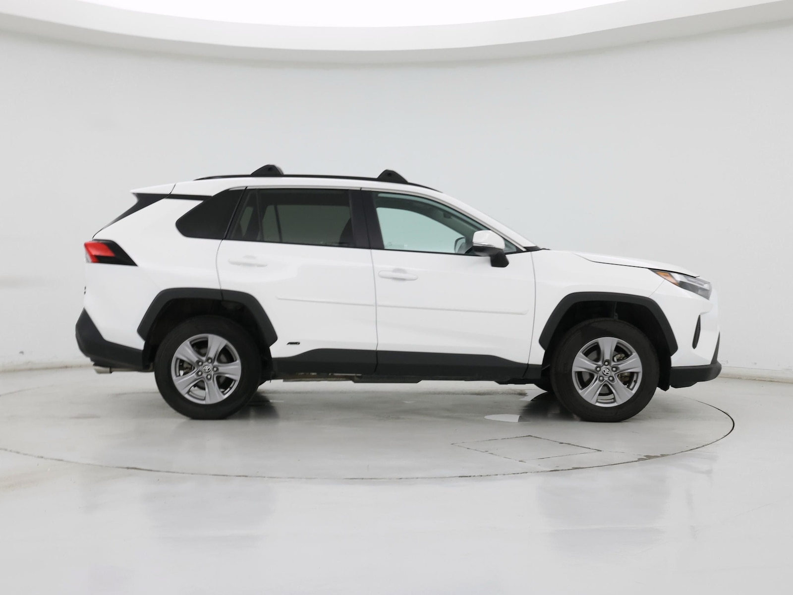 2024 Toyota RAV4 XLE - Photo 8